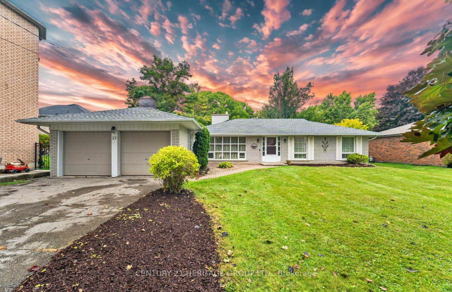 22 Poplar Drive, Richmond Hill — Detached for sale, photo 1