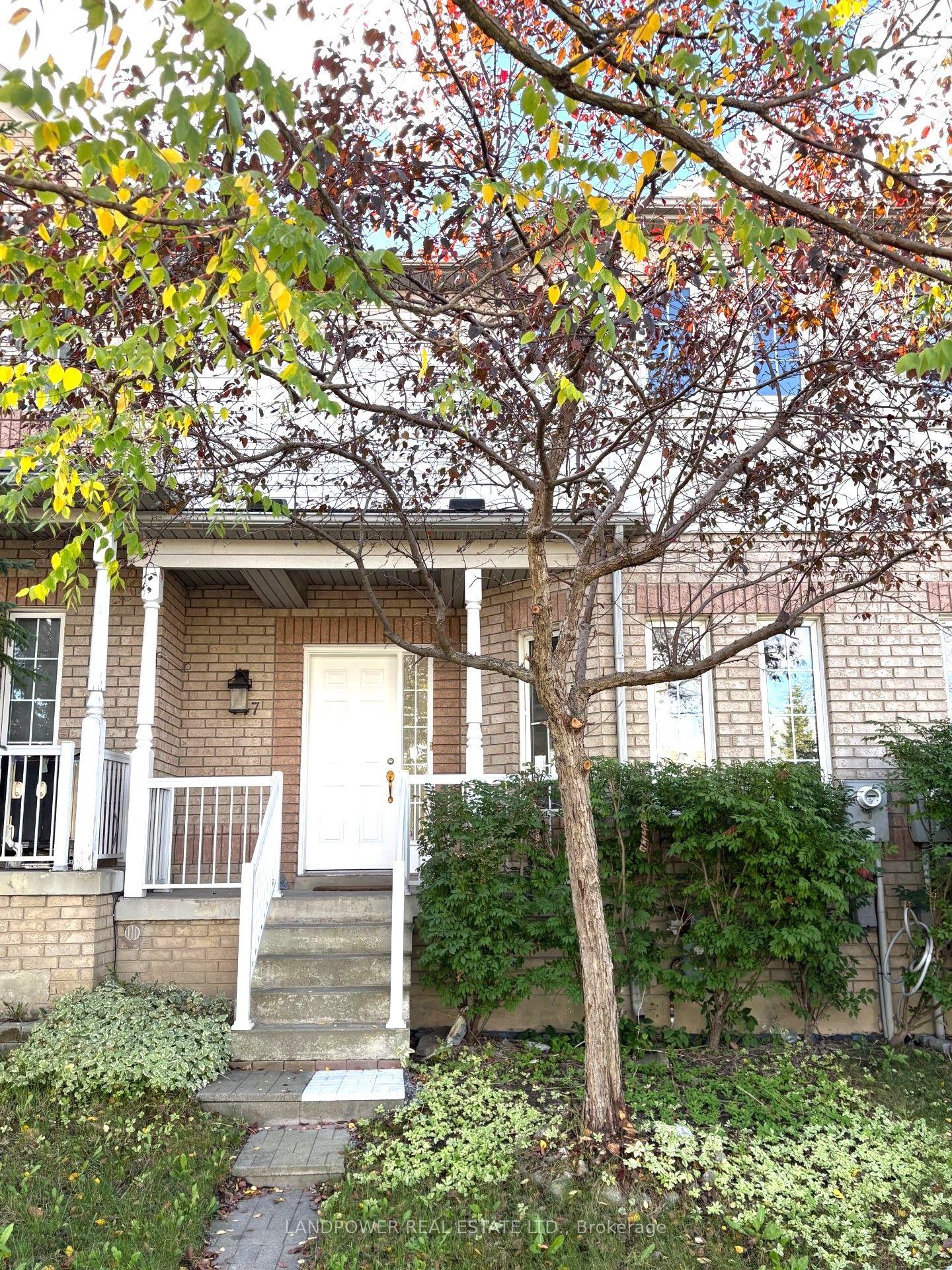 447 Hollandview Trail — photo 1