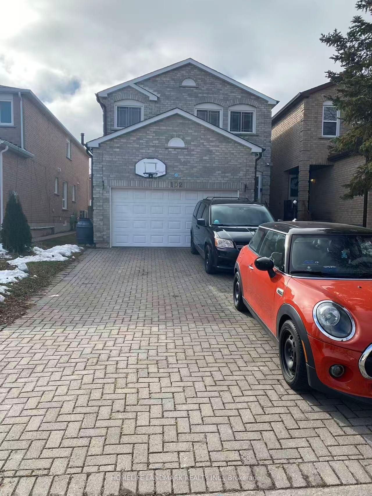 102 Chloe Crescent — photo 1