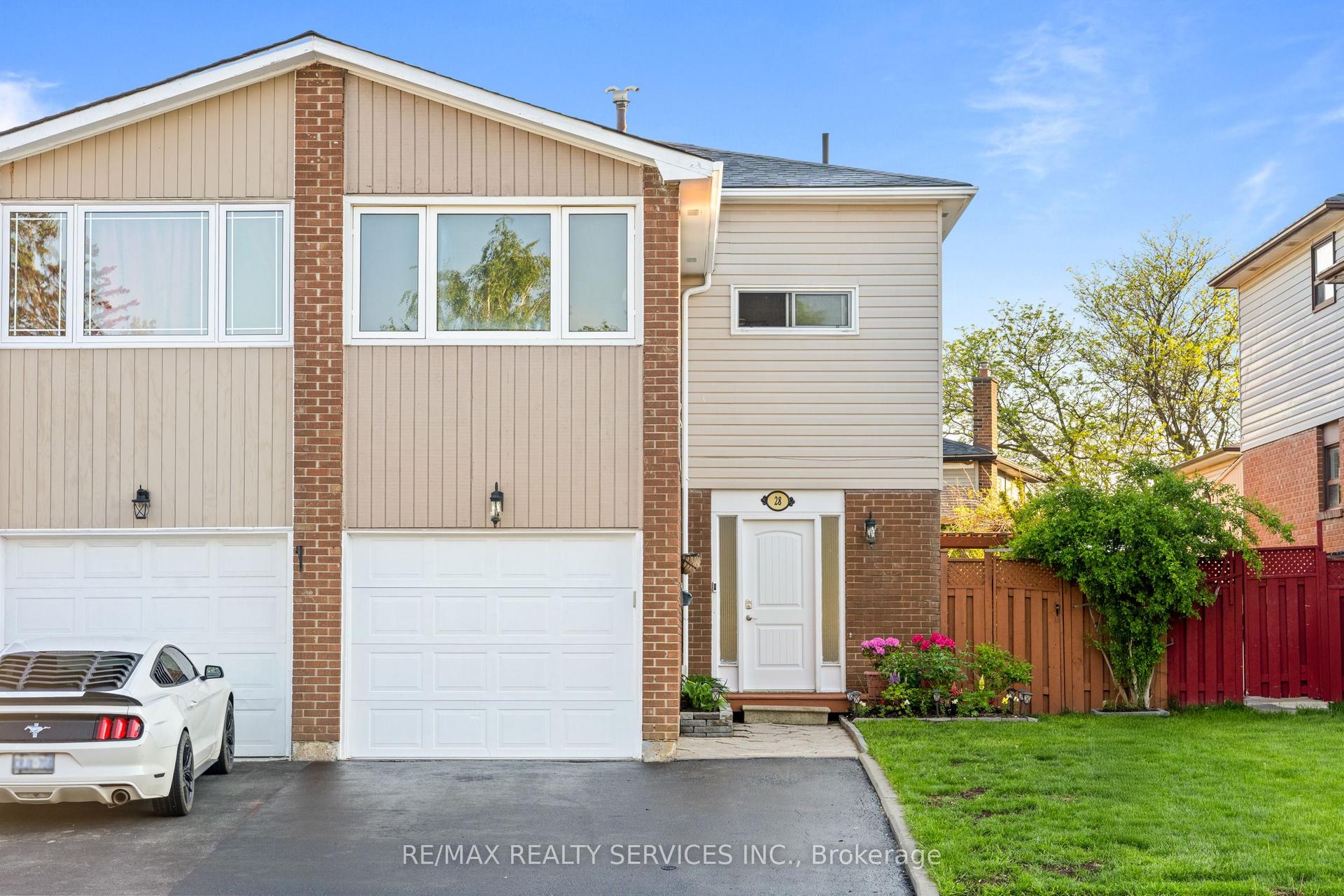 28 Kingswood Drive, Brampton — Semi-Detached for sale, photo 1