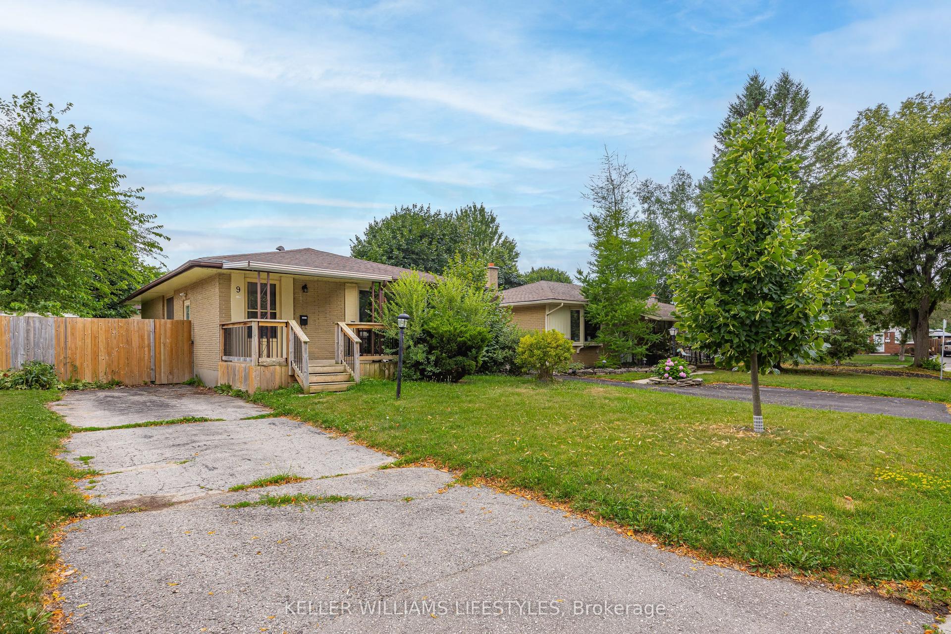 9 Buchan Road, London East — Detached for sale, photo 1