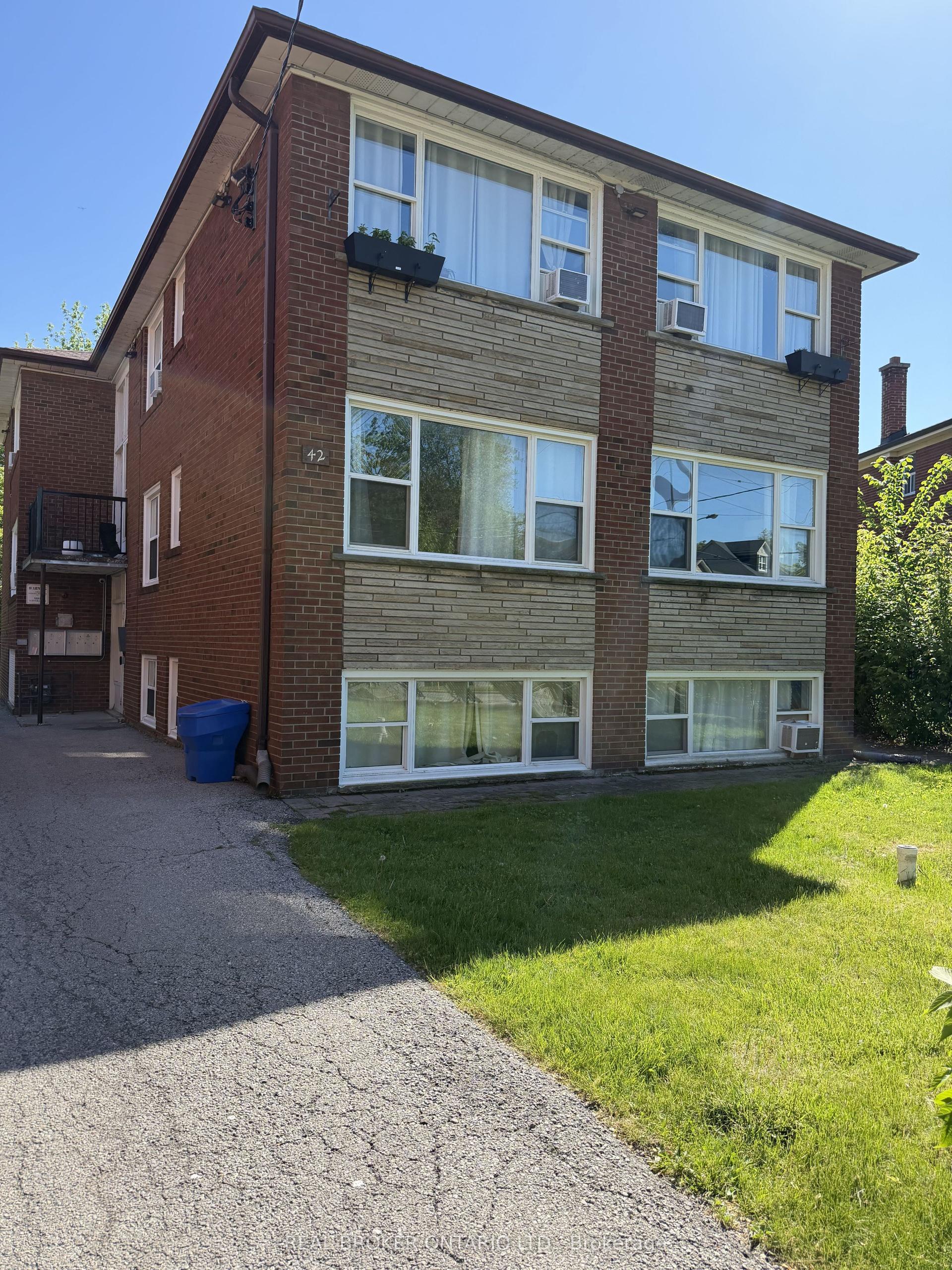 42 Burlington Street W 3 #3 — photo 1