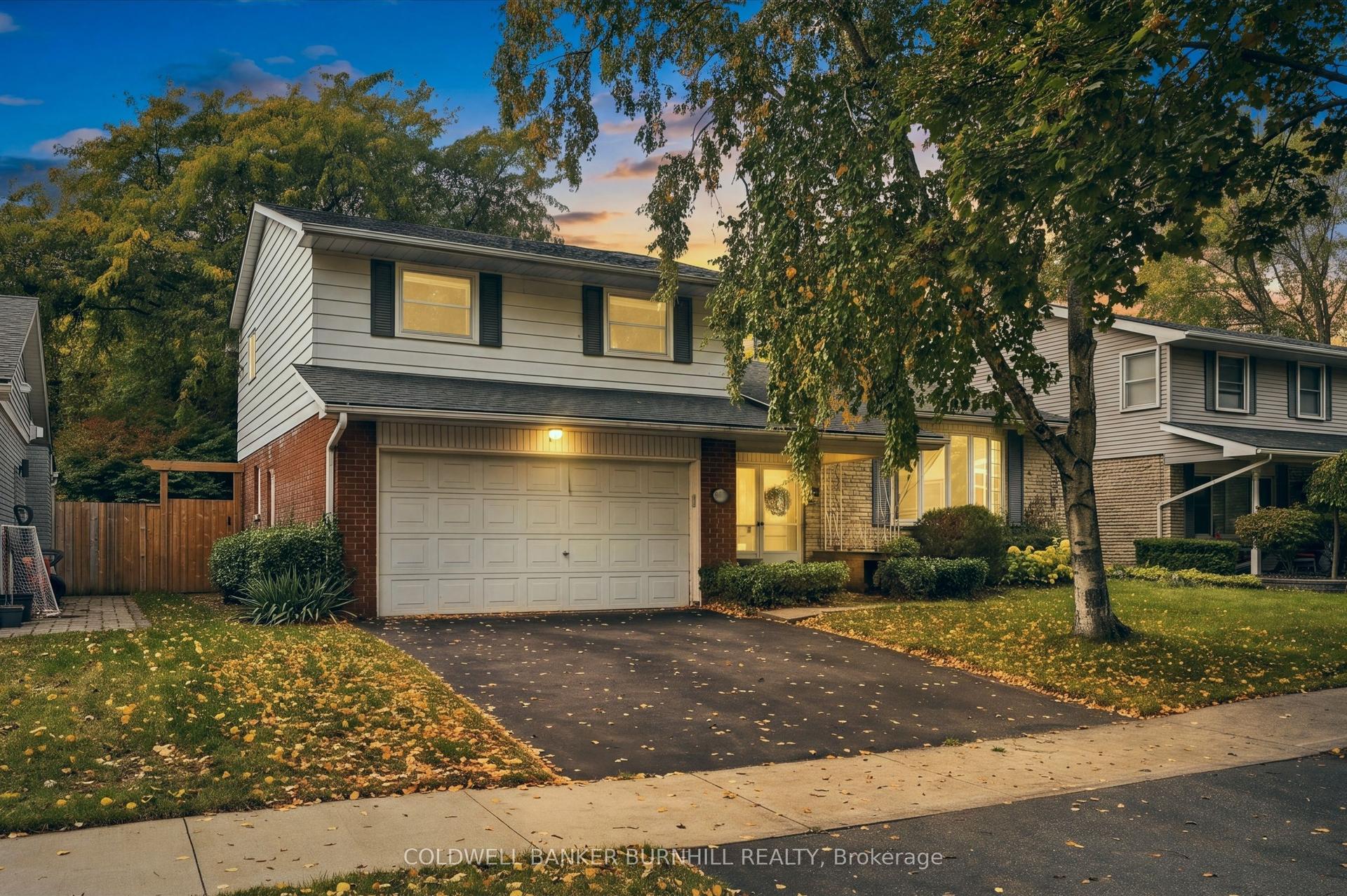 688 Cherrywood Drive, Burlington — Detached for sale, photo 1