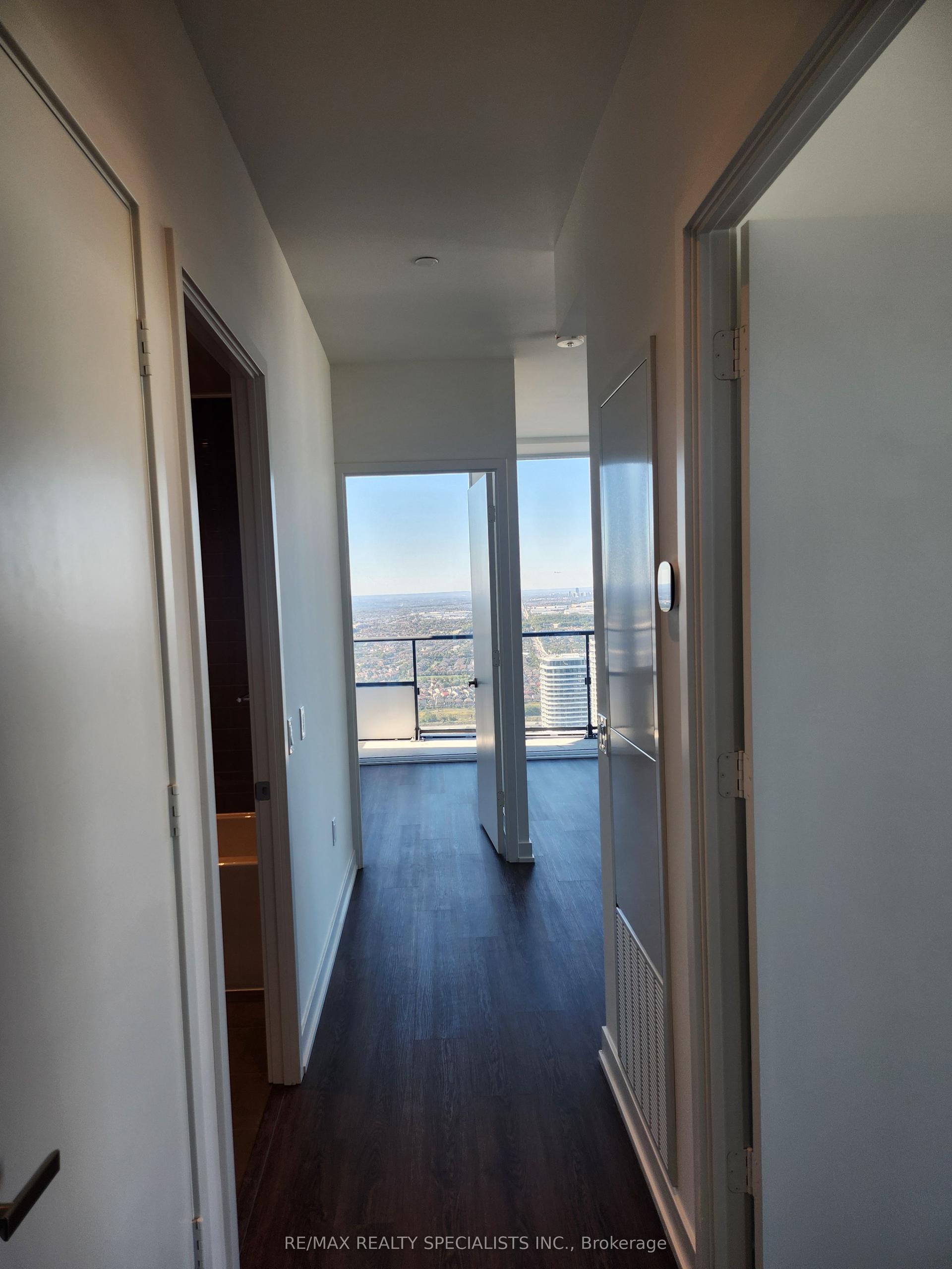 448 Burnhamthorpe Road W 5403 #5403, Mississauga — Condo for lease, photo 1