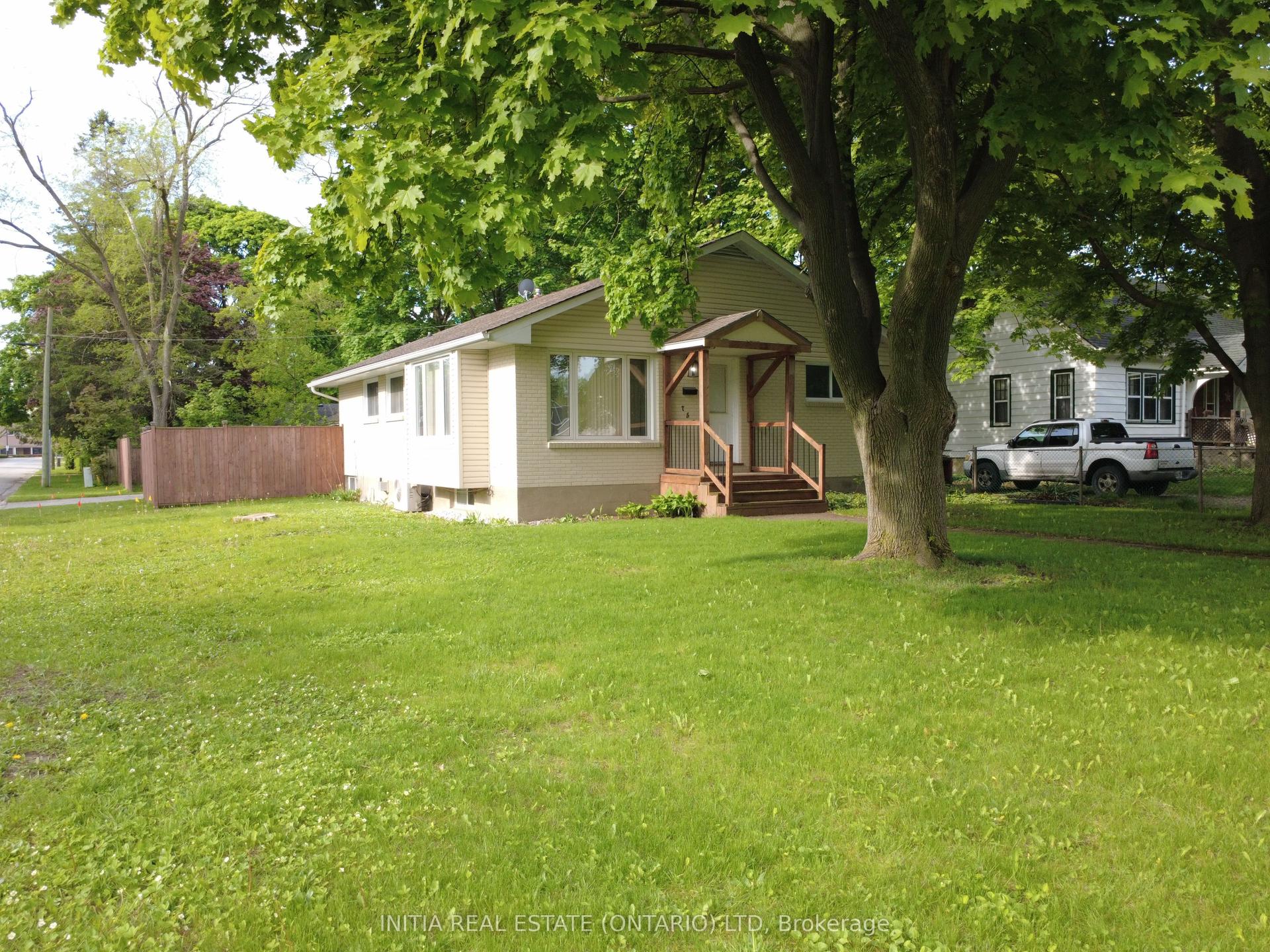 755 Talfourd Street, Sarnia — Detached for sale, photo 1