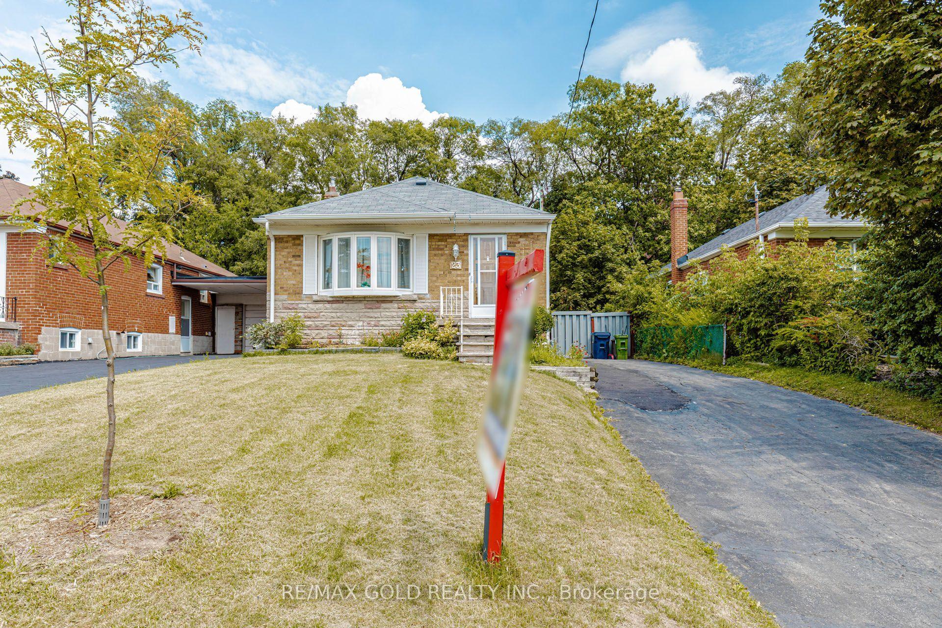 23 Rensburg Drive, Toronto — Detached for sale, photo 1