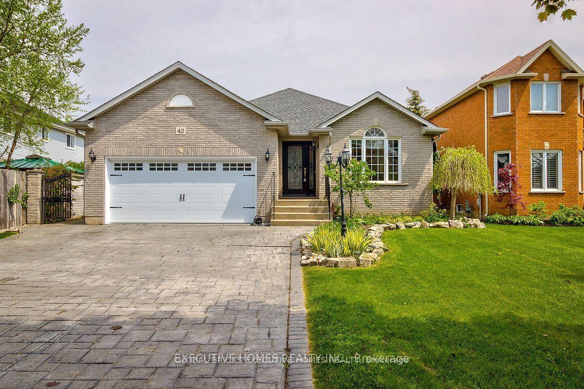 42 Richmond Crescent, Hamilton — Detached for sale, photo 1