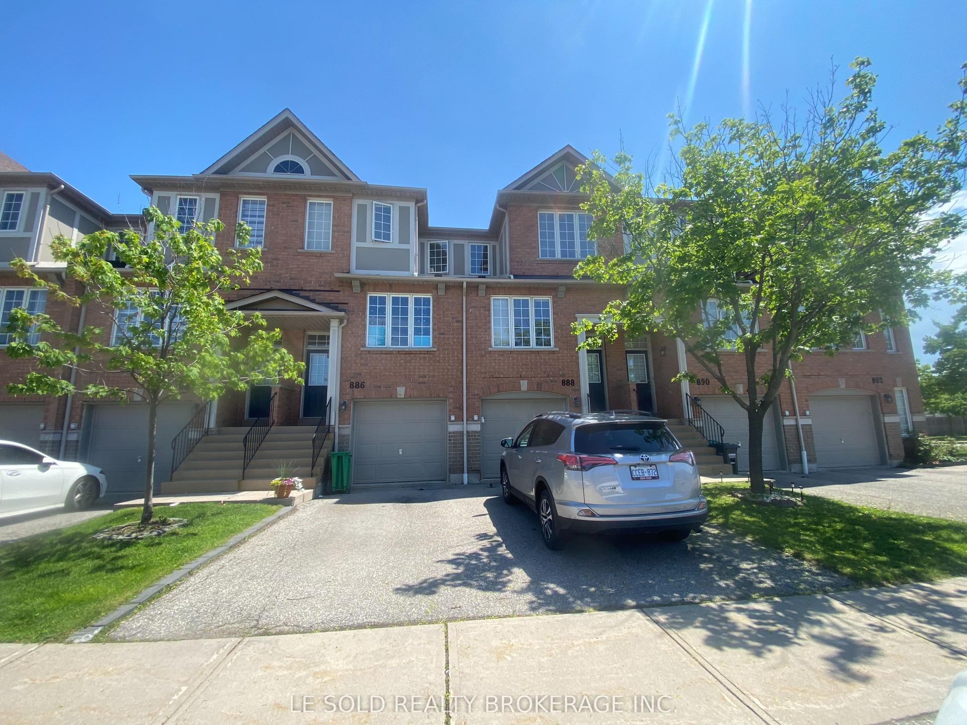888 Scollard Court — photo 1