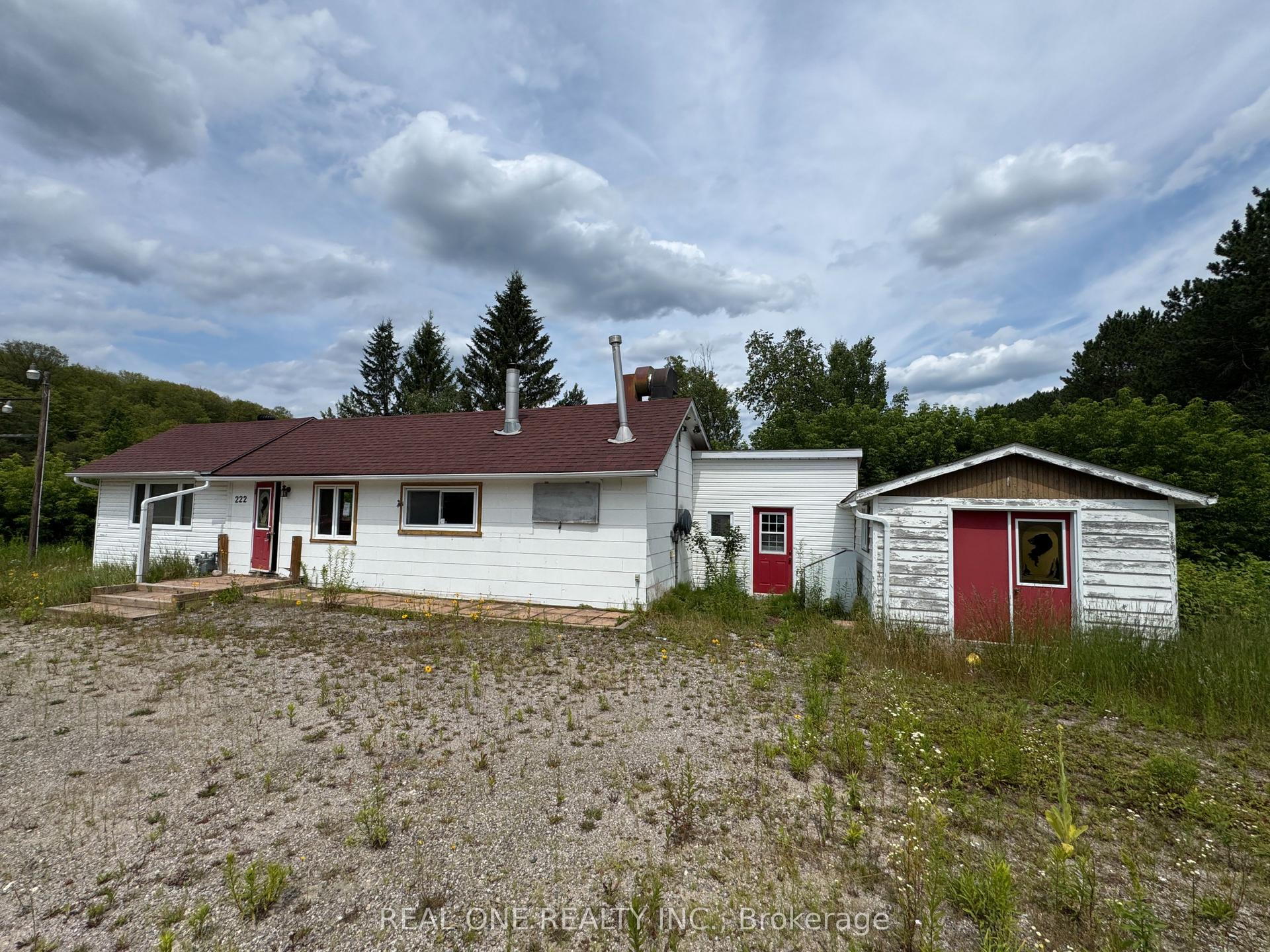 222 ONTARIO Street, Burk's Falls — Commercial for sale, photo 1