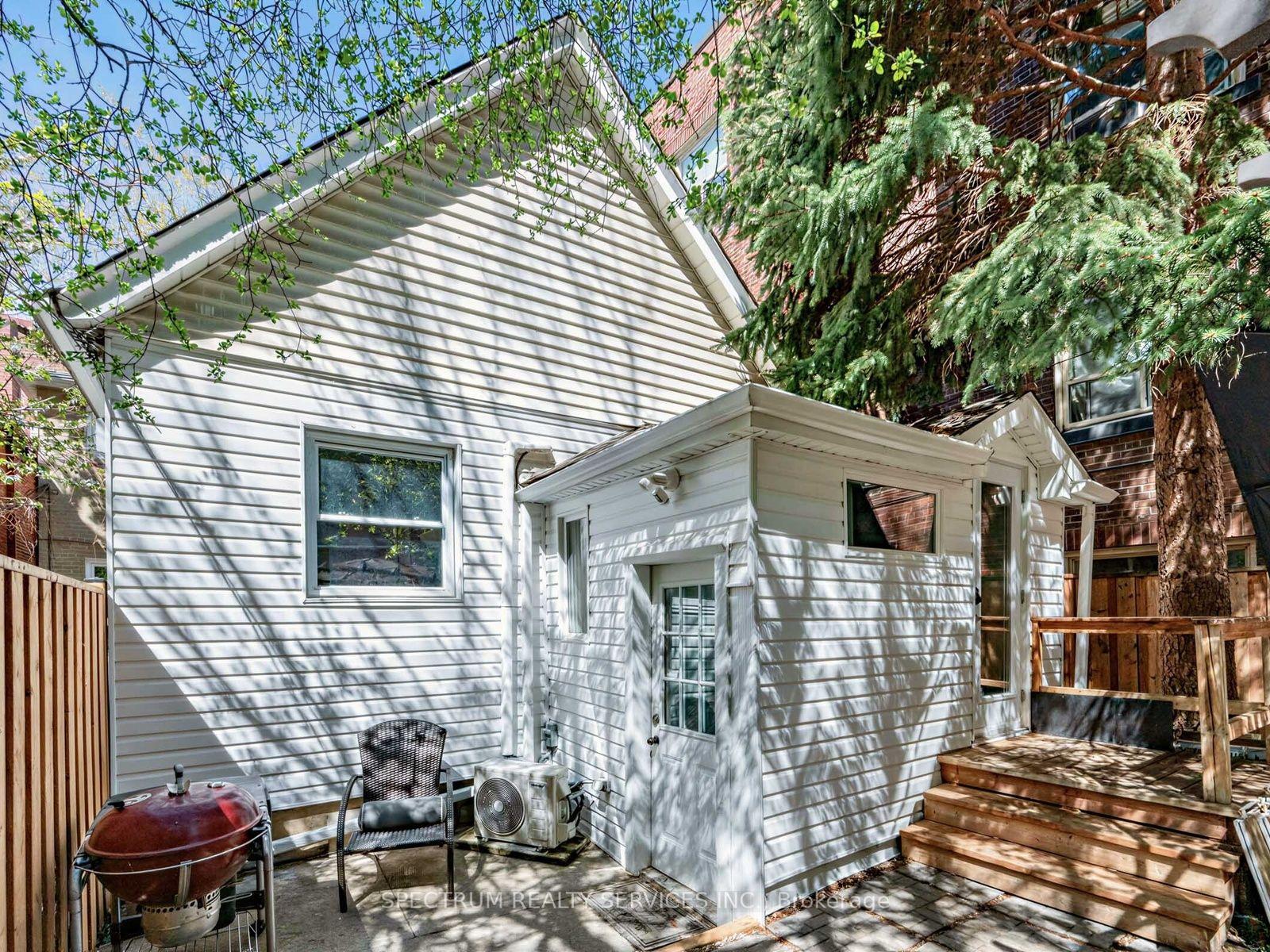 29 Raglan Avenue — photo 1