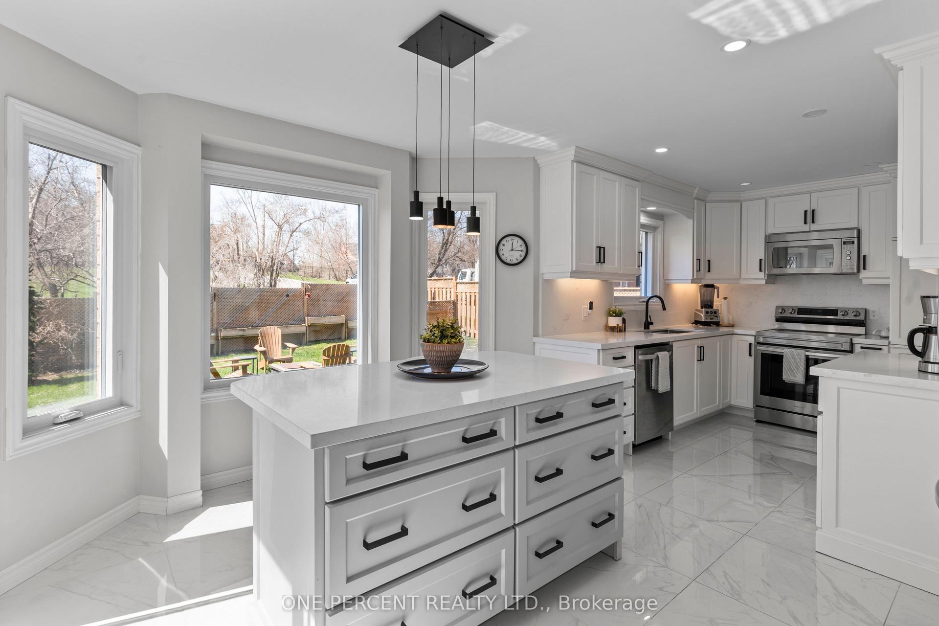 1 Dixon Court — photo 1