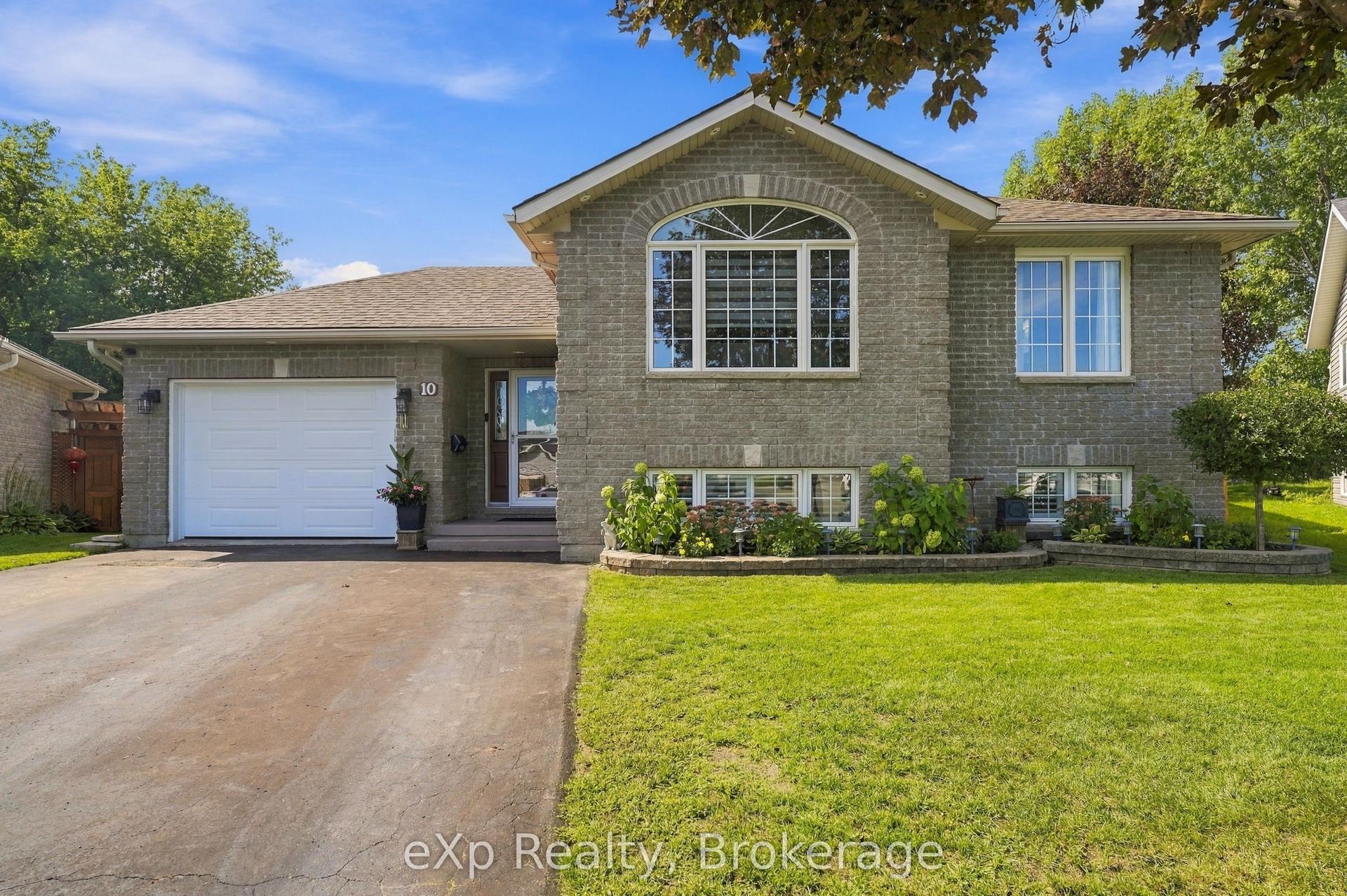10 Christopher Court, Belleville — Detached for sale, photo 1