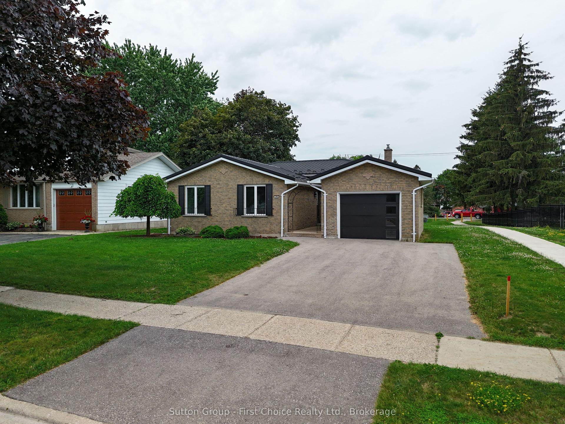 70 Bedford Drive, Stratford — Detached for sale, photo 1