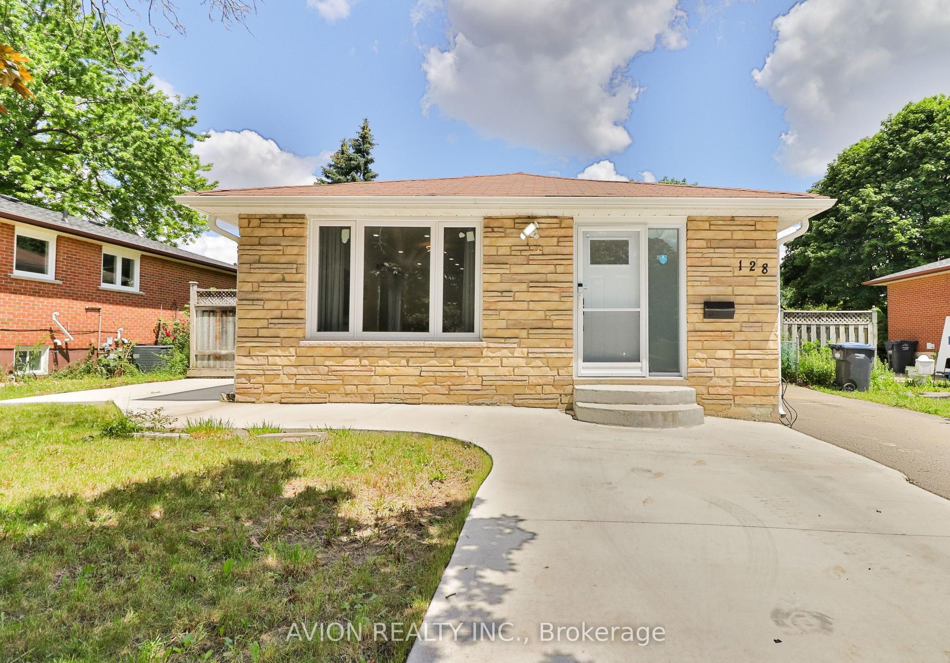 128 Rutherford Road N — photo 1