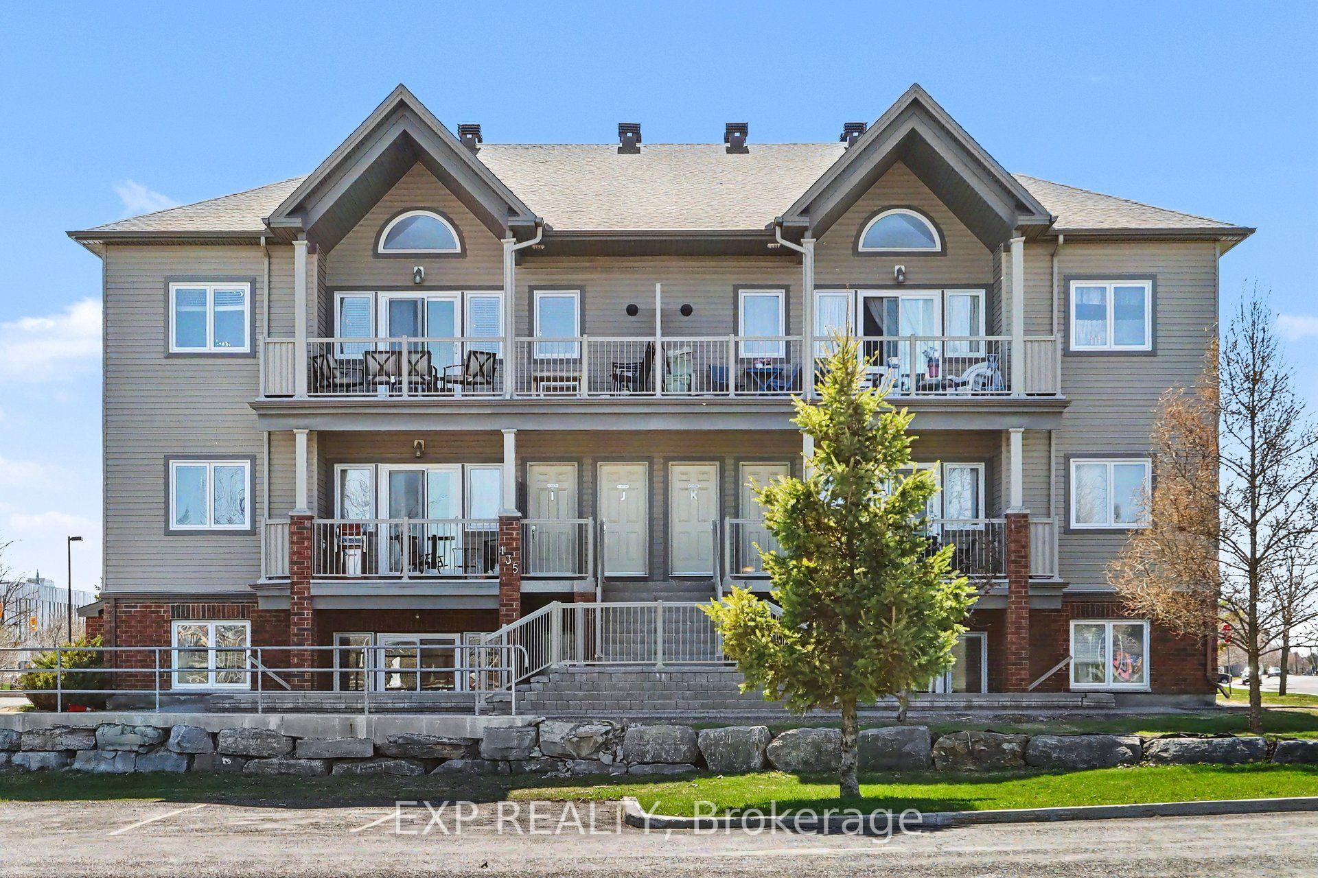 135 Harthill Way J #J, Barrhaven — Condo for sale, photo 1