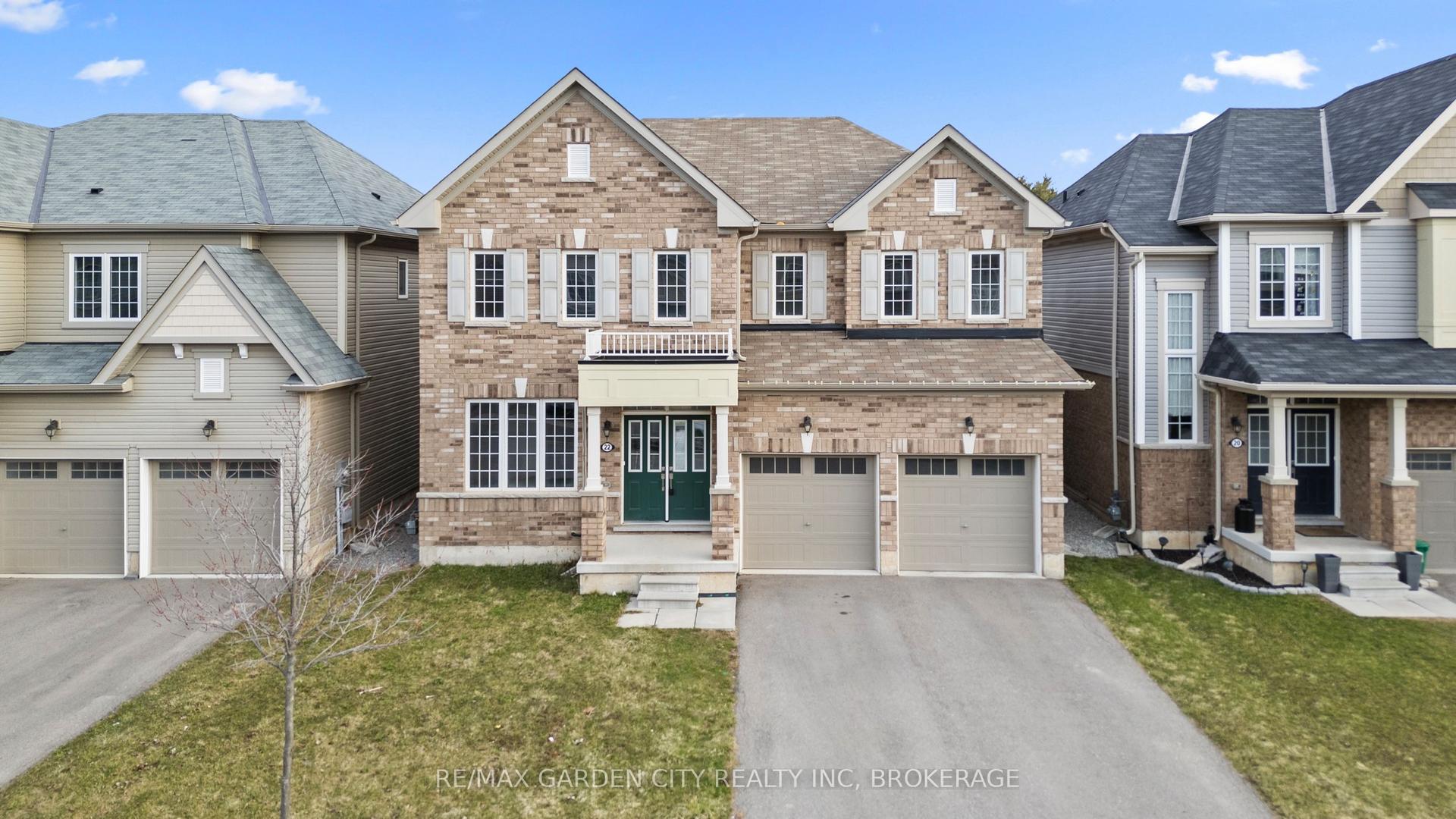 22 Esther Crescent — photo 1