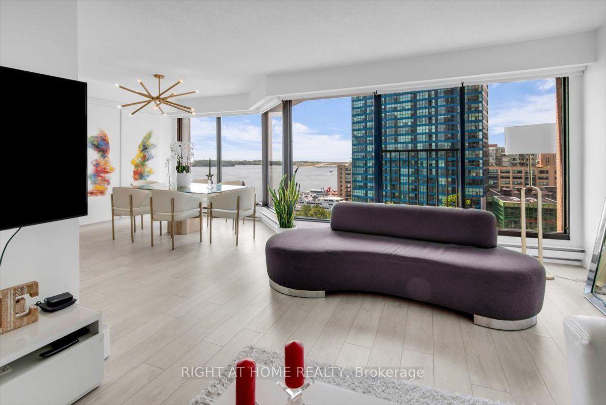 65 Harbour Square 1304 #1304 — photo 1