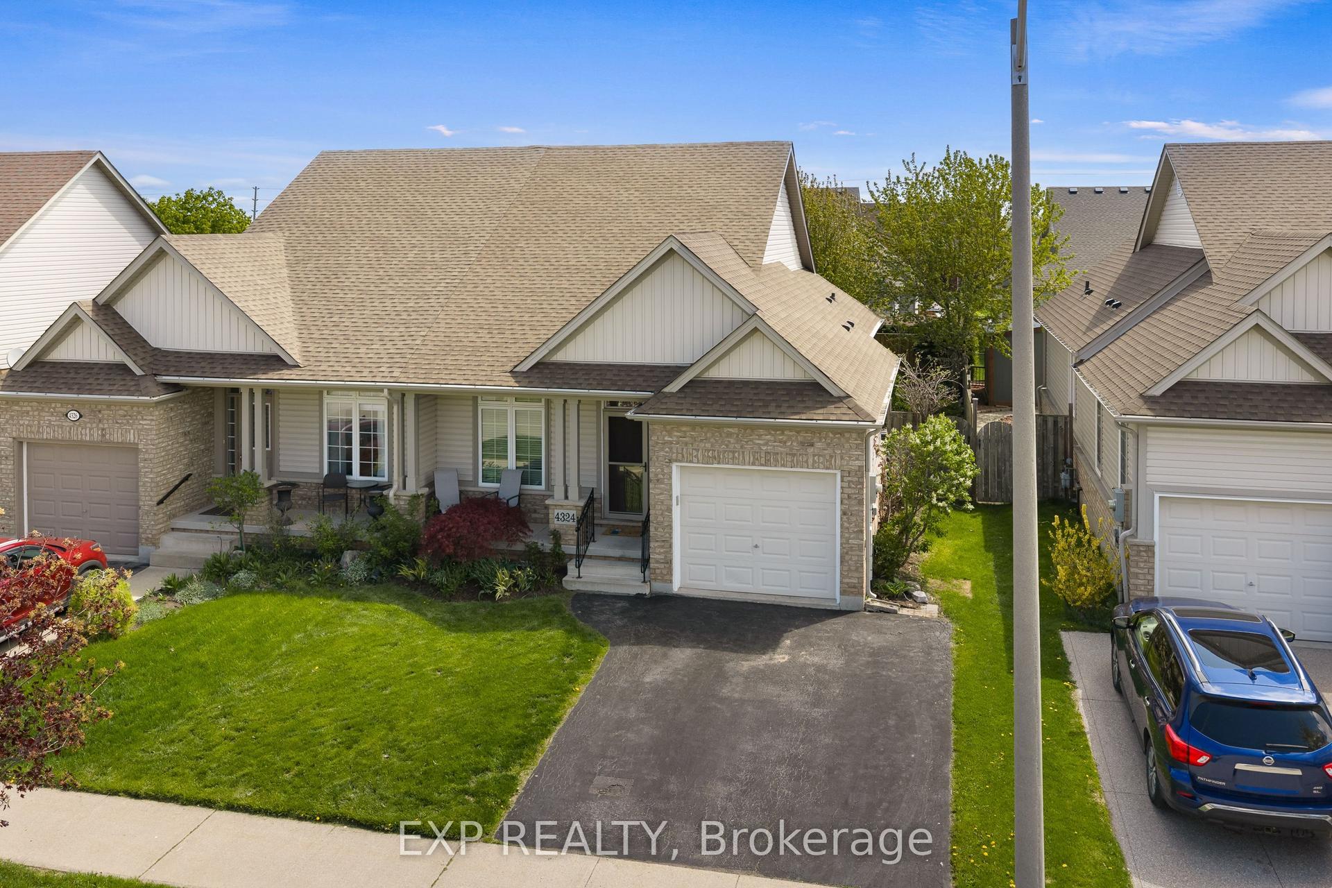 4324 Beverley Crescent — photo 1
