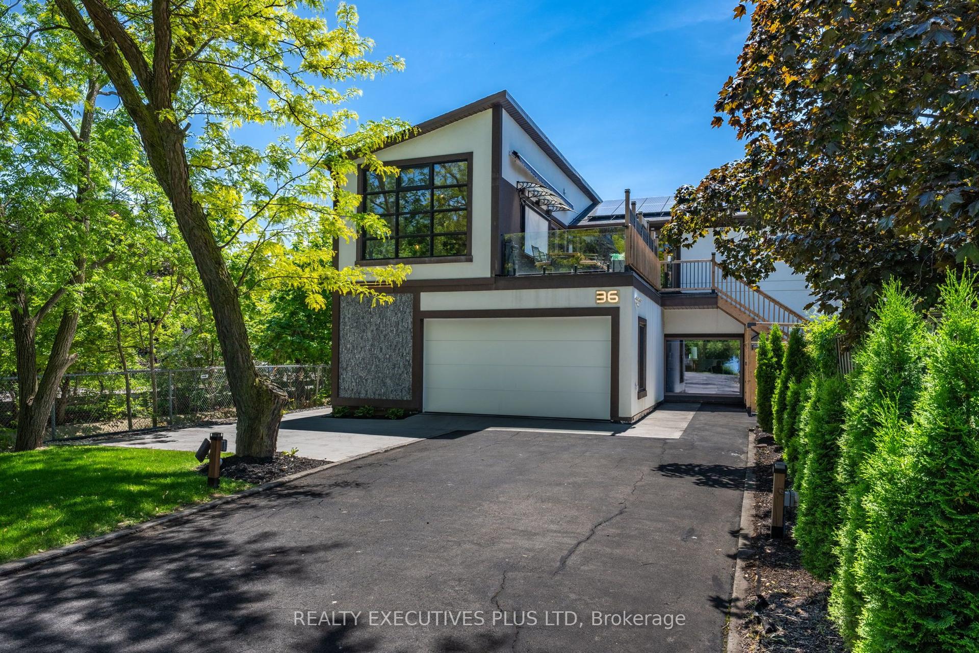 36 Lakeview Drive — photo 1