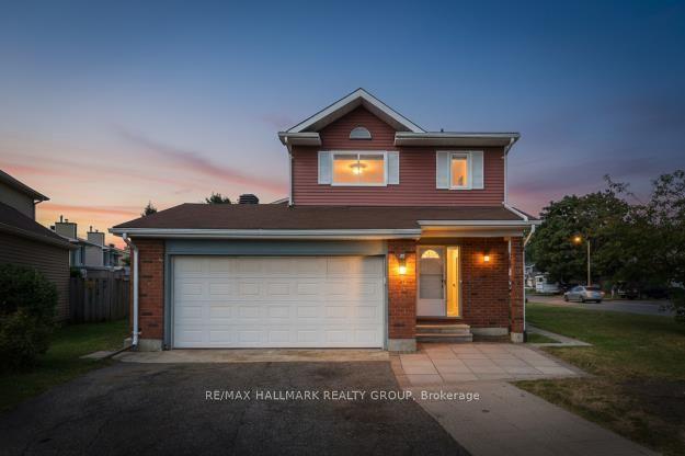 55 Fair Oaks Crescent — photo 1