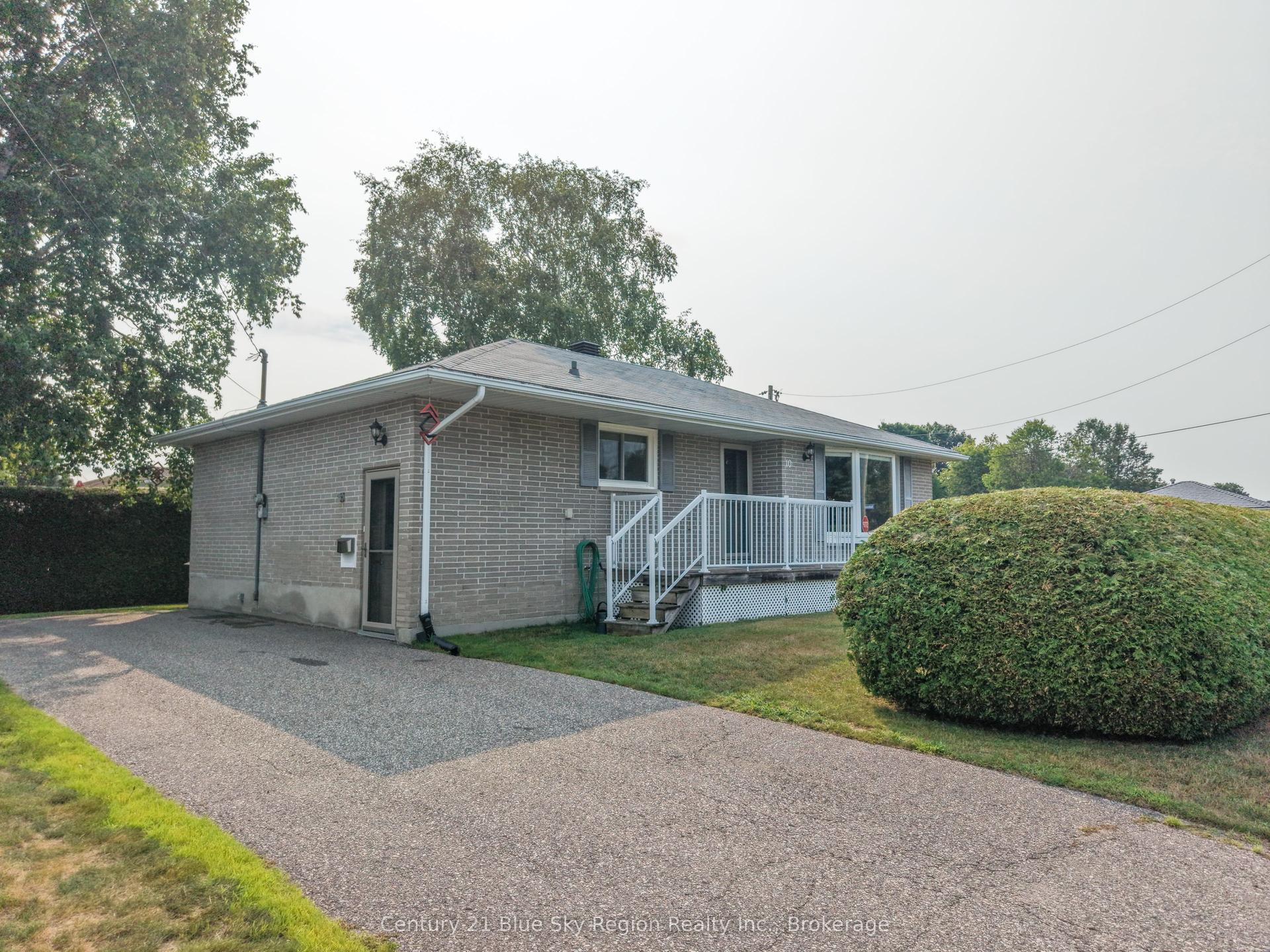 10 Strathcona Drive, North Bay — Detached for sale, photo 1