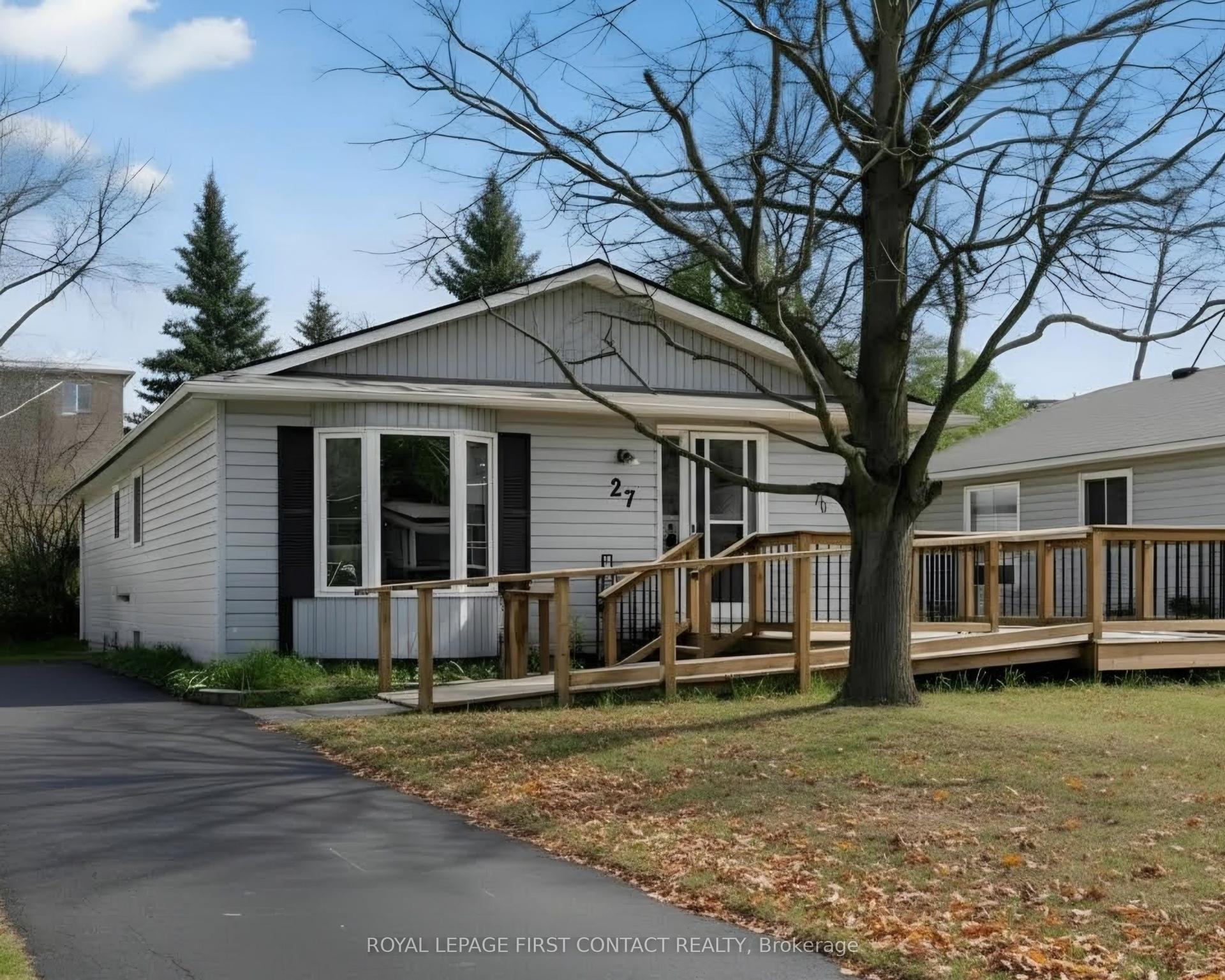 27 Royal Oak Drive — photo 1