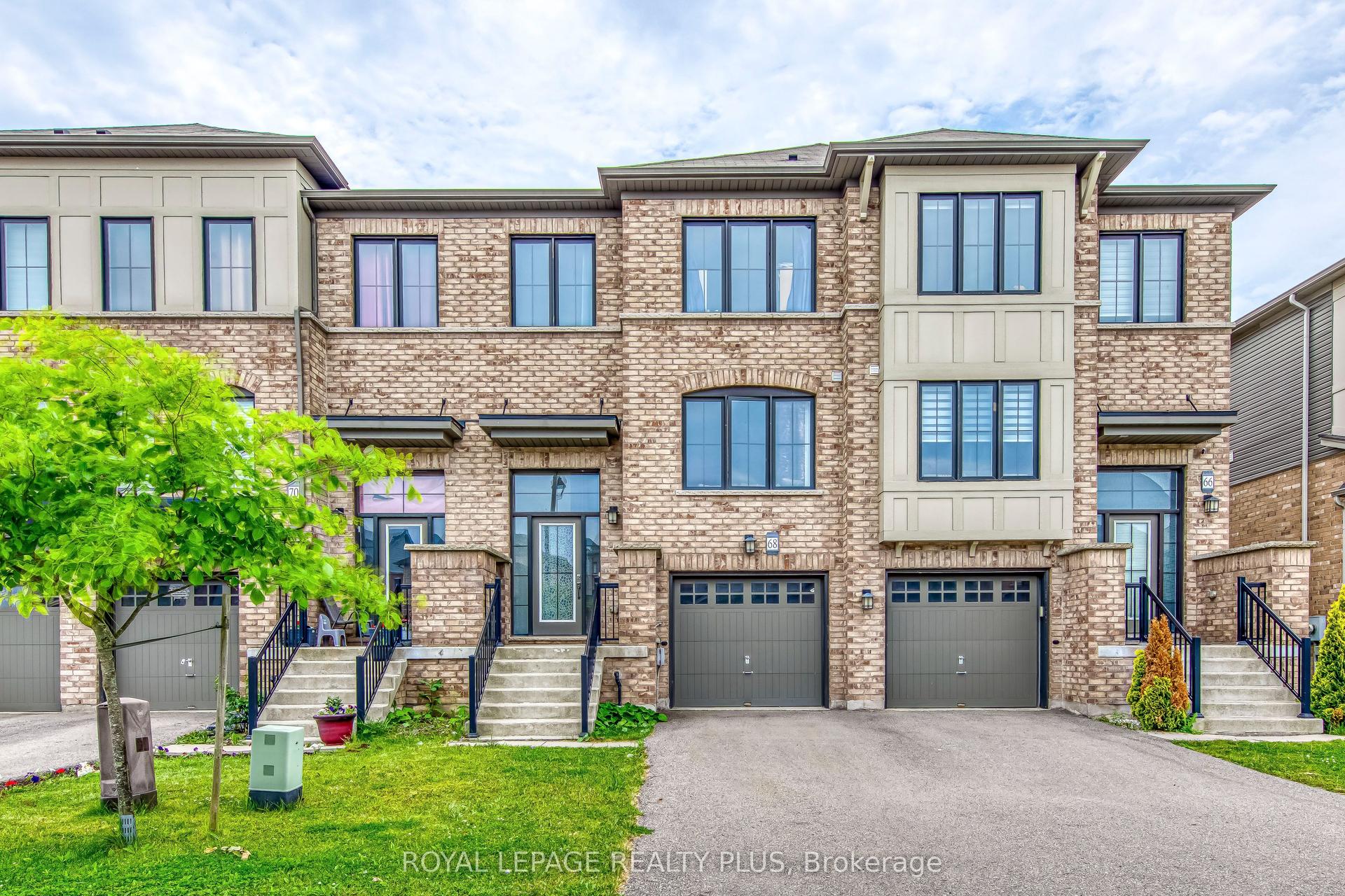 68 Crafter Crescent, Hamilton — Townhouse for sale, photo 1