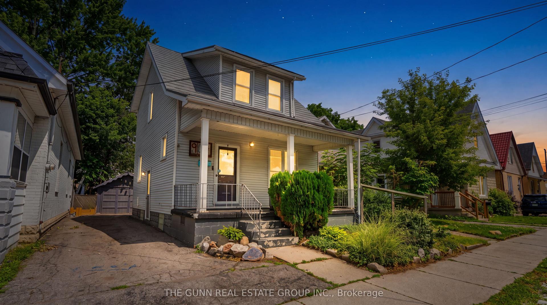 904 Dame Street, London East — Detached for sale, photo 1