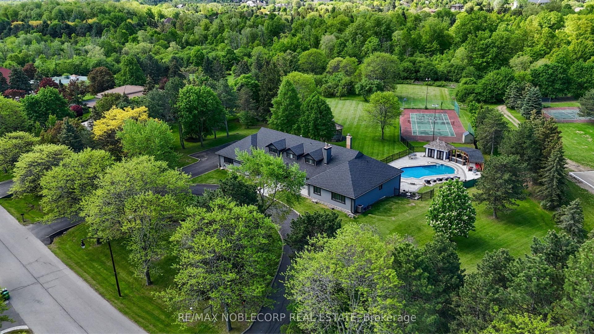 14 Bowman Avenue — photo 1