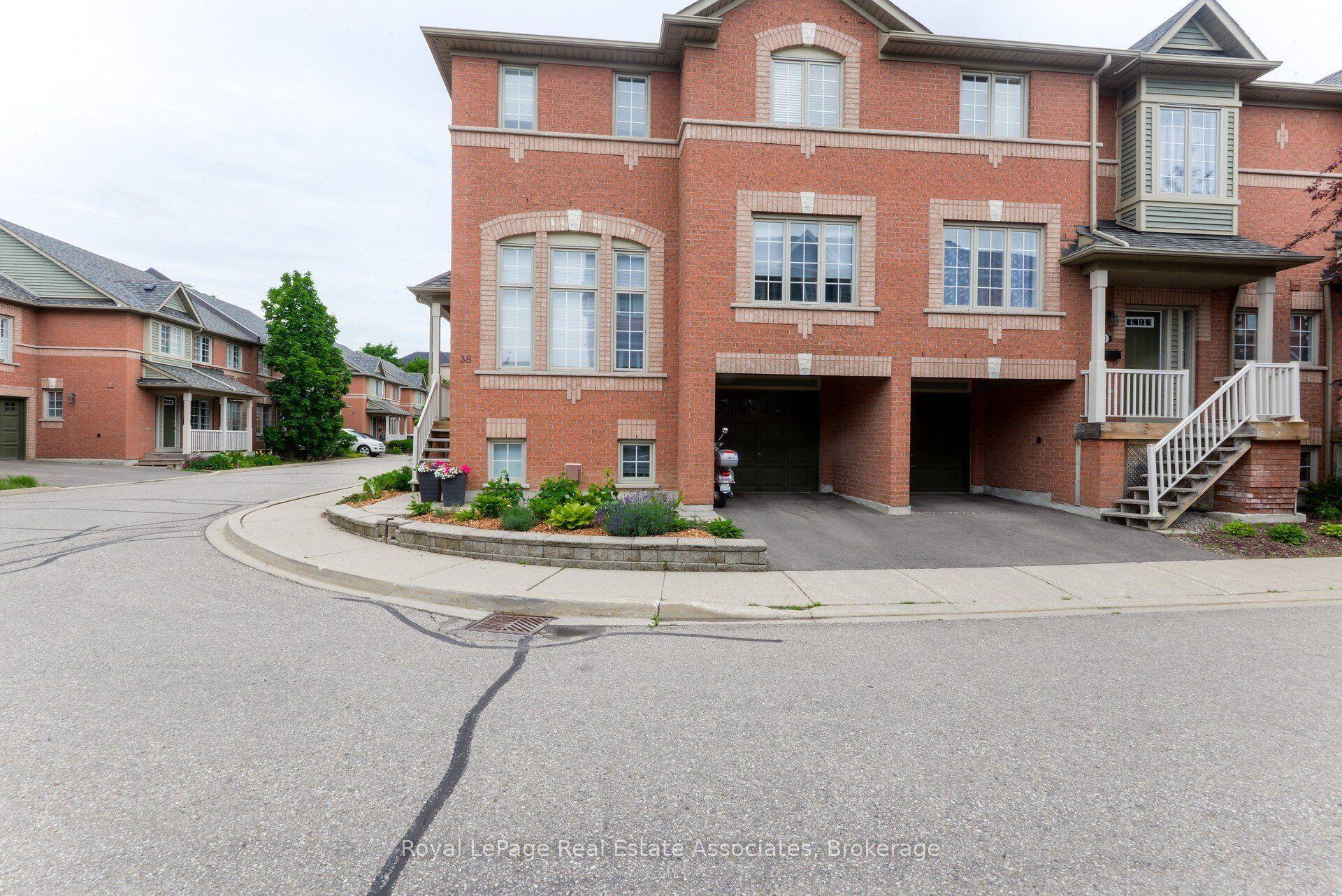 5031 East Mill Road 38 #38, Mississauga — Condo Town for sale, photo 1