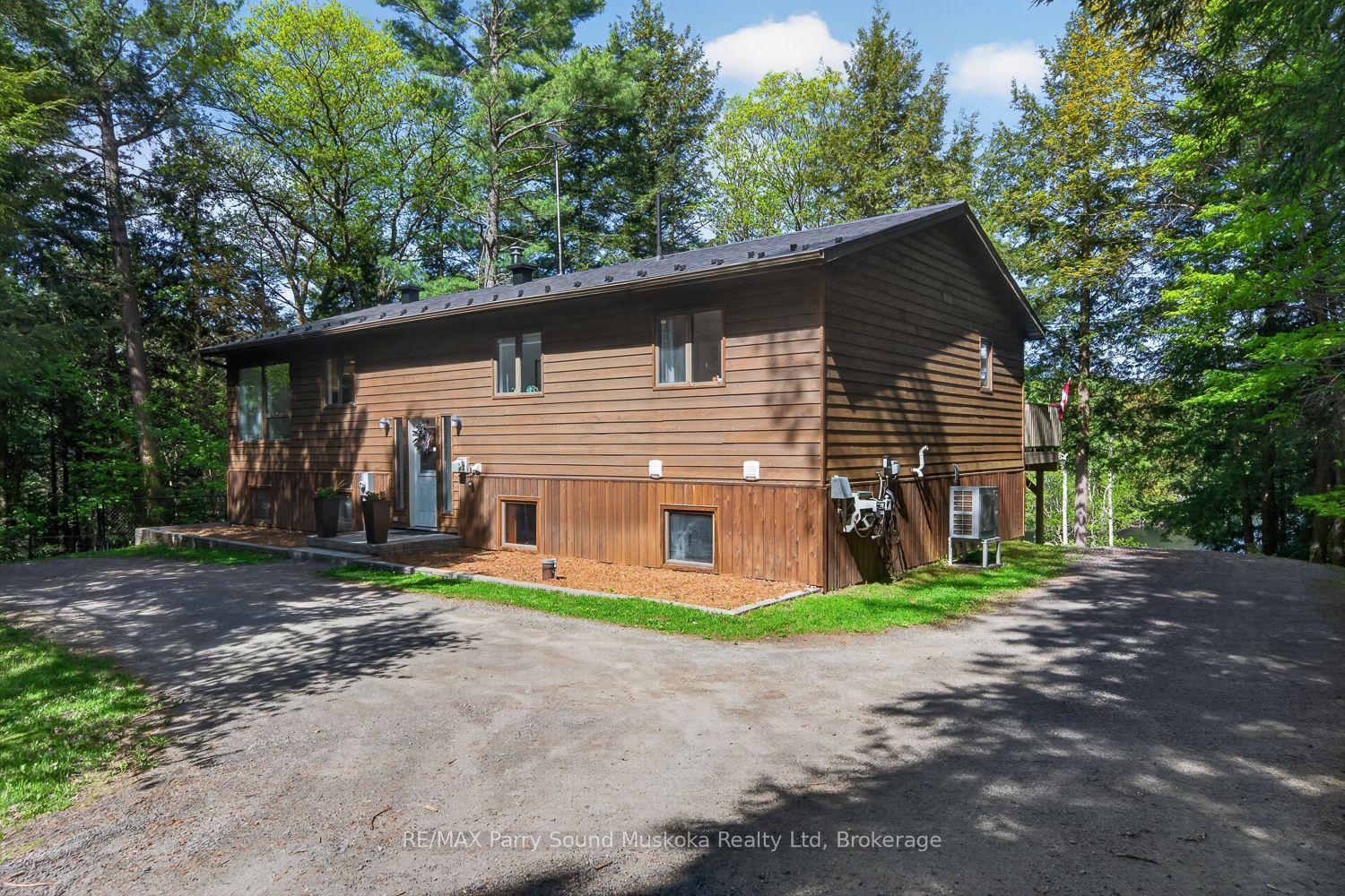 34 SILVER POINT Drive — photo 1