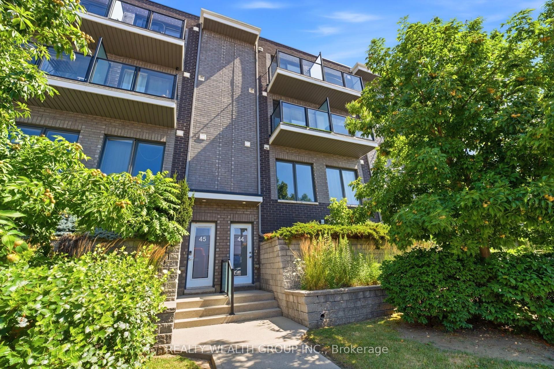 2059 Weston Road 44 #44, Toronto — Condo Town for sale, photo 1
