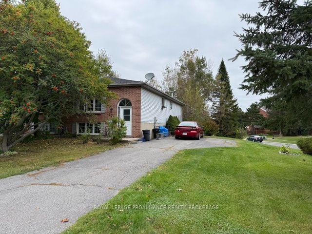 272 Owens Crescent, Kingston — Semi-Detached for sale, photo 1