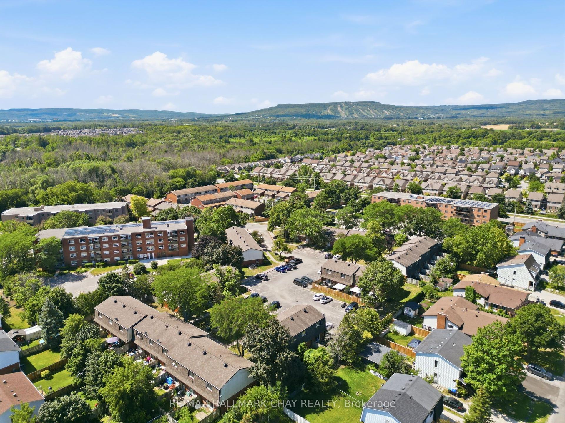 536 Tenth Street, Collingwood — Condo Town for sale, photo 1