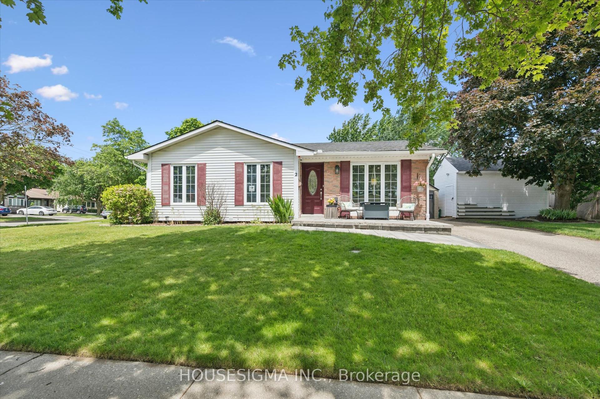 2 Keewatin Avenue, Kitchener — Detached for sale, photo 1