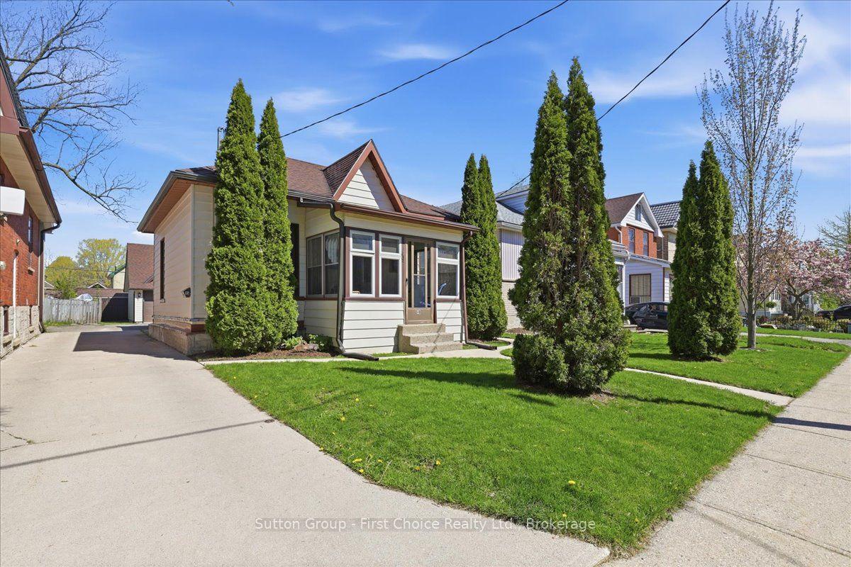 49 Well Street, Stratford — Detached for sale, photo 1