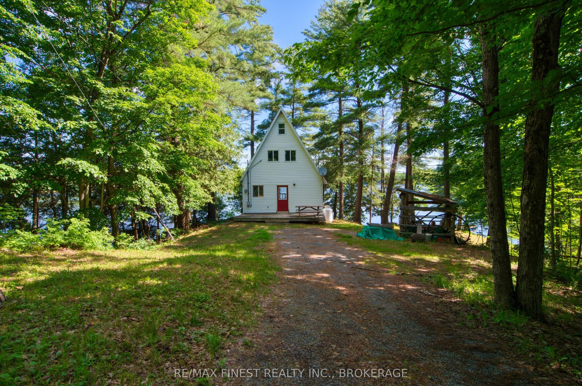 1086 Salamander Lane — photo 1