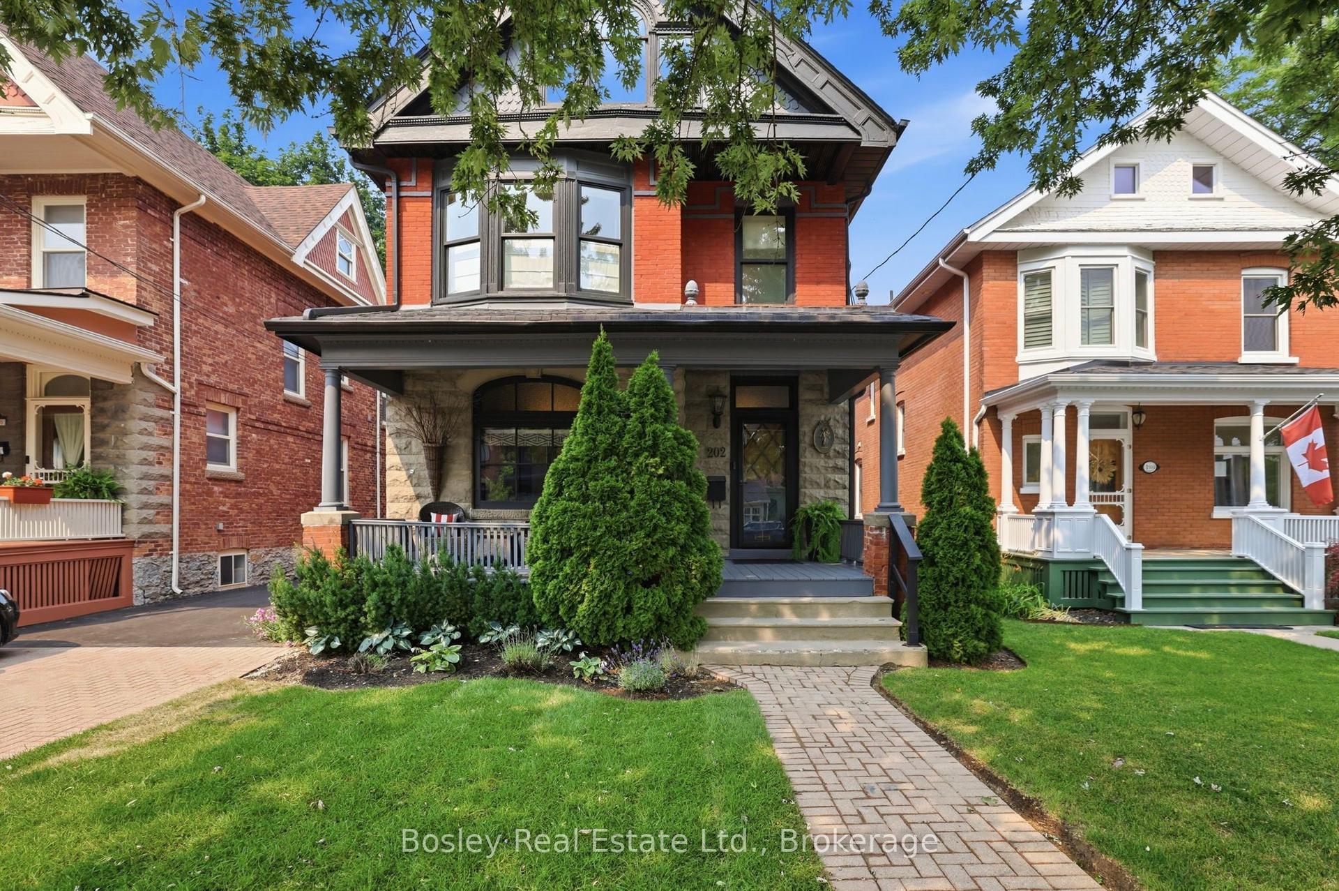 202 Pine Street, Collingwood — Detached for lease, photo 1