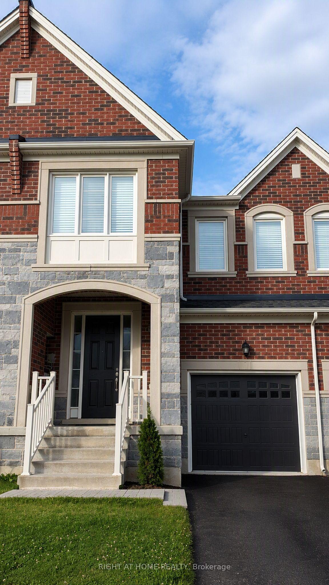 7 Little Britain Crescent, Brampton — Townhouse for lease, photo 1