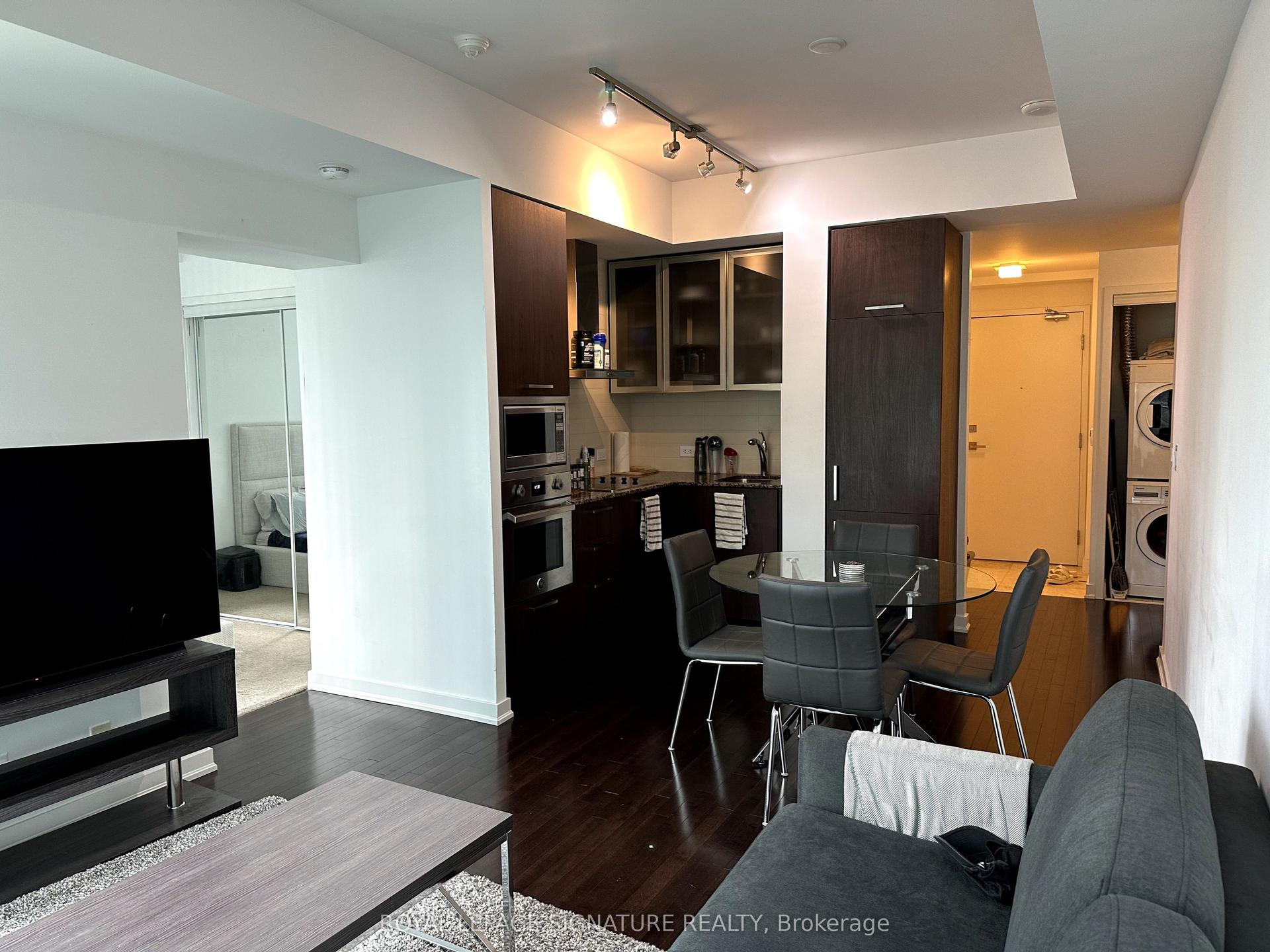 14 York Street 1310 #1310 — photo 1
