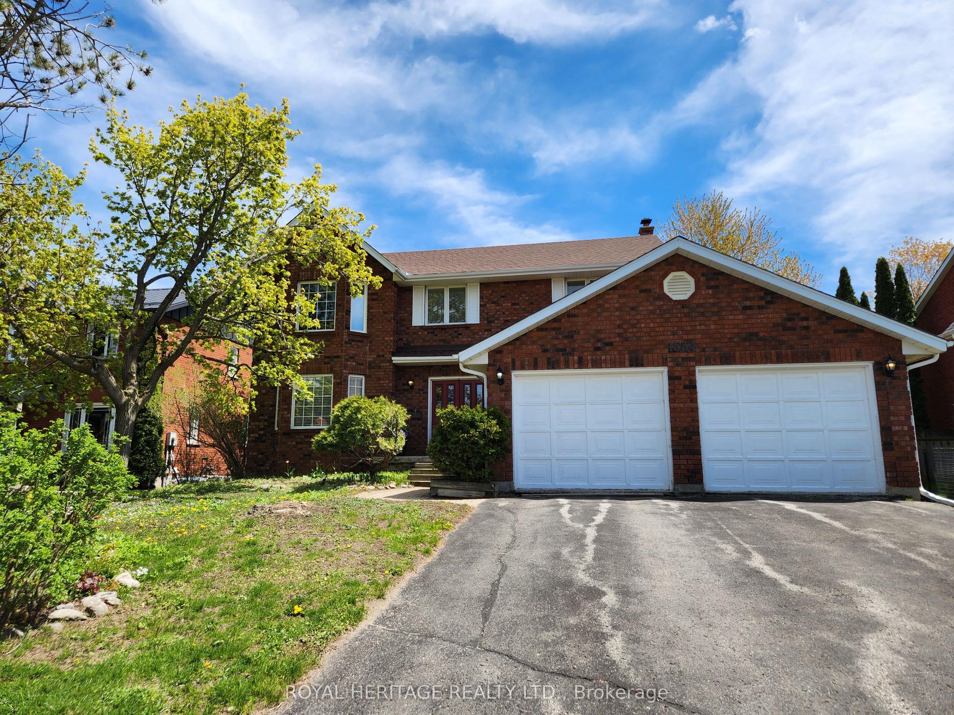 1534 Scollard Crescent — photo 1