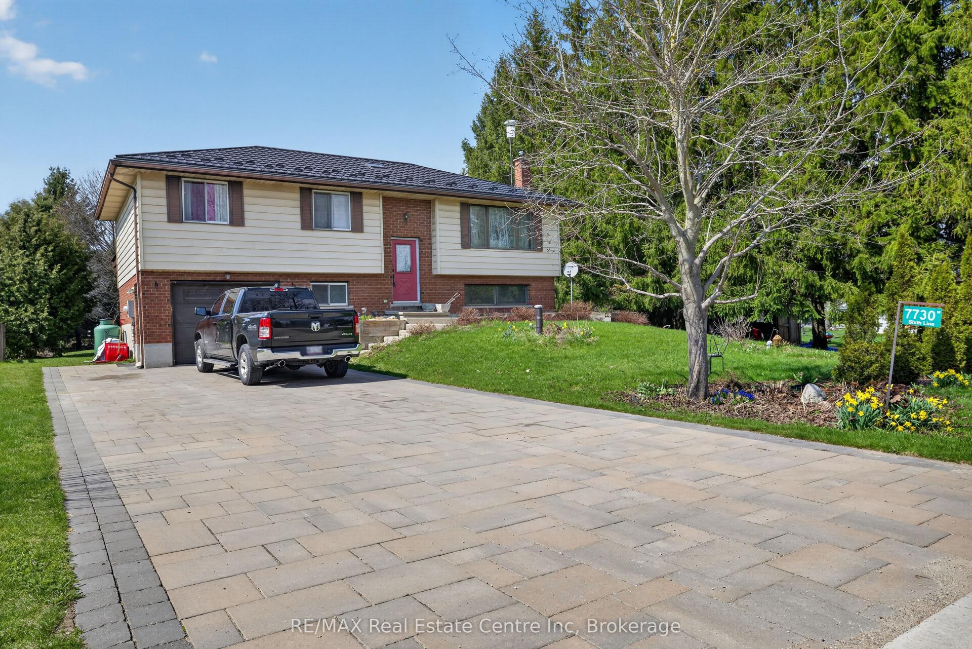 7730 Sixth Line — photo 1