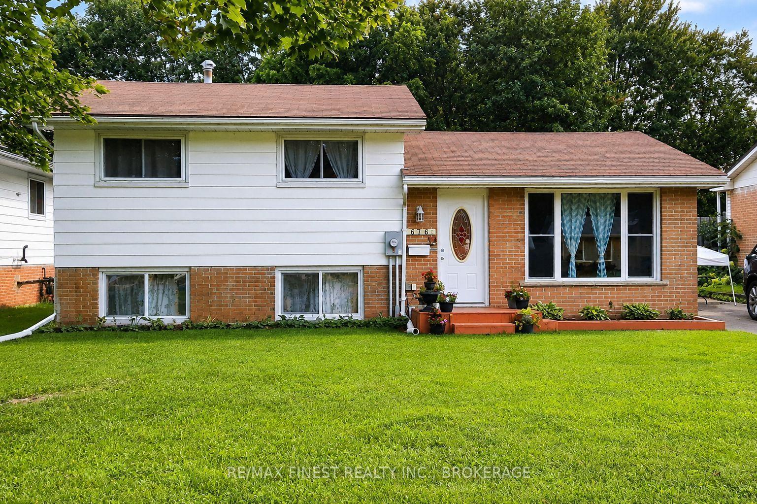 676 Laurier Boulevard, Brockville — Detached for sale, photo 1