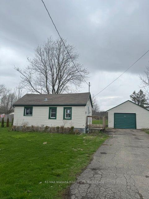 10818 Lakeshore Road W — photo 1
