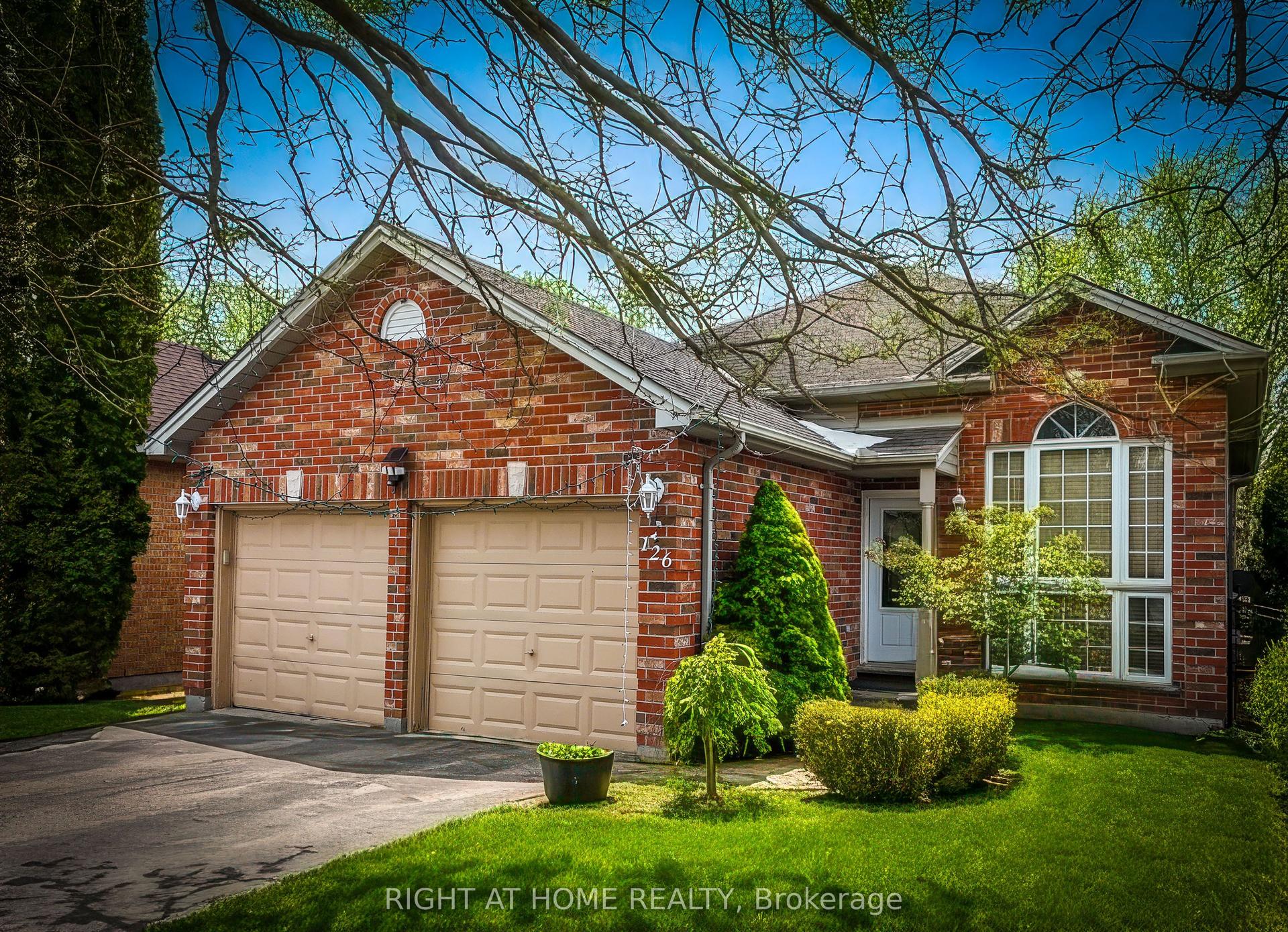 126 Meadowridge Road, London North — Detached for sale, photo 1