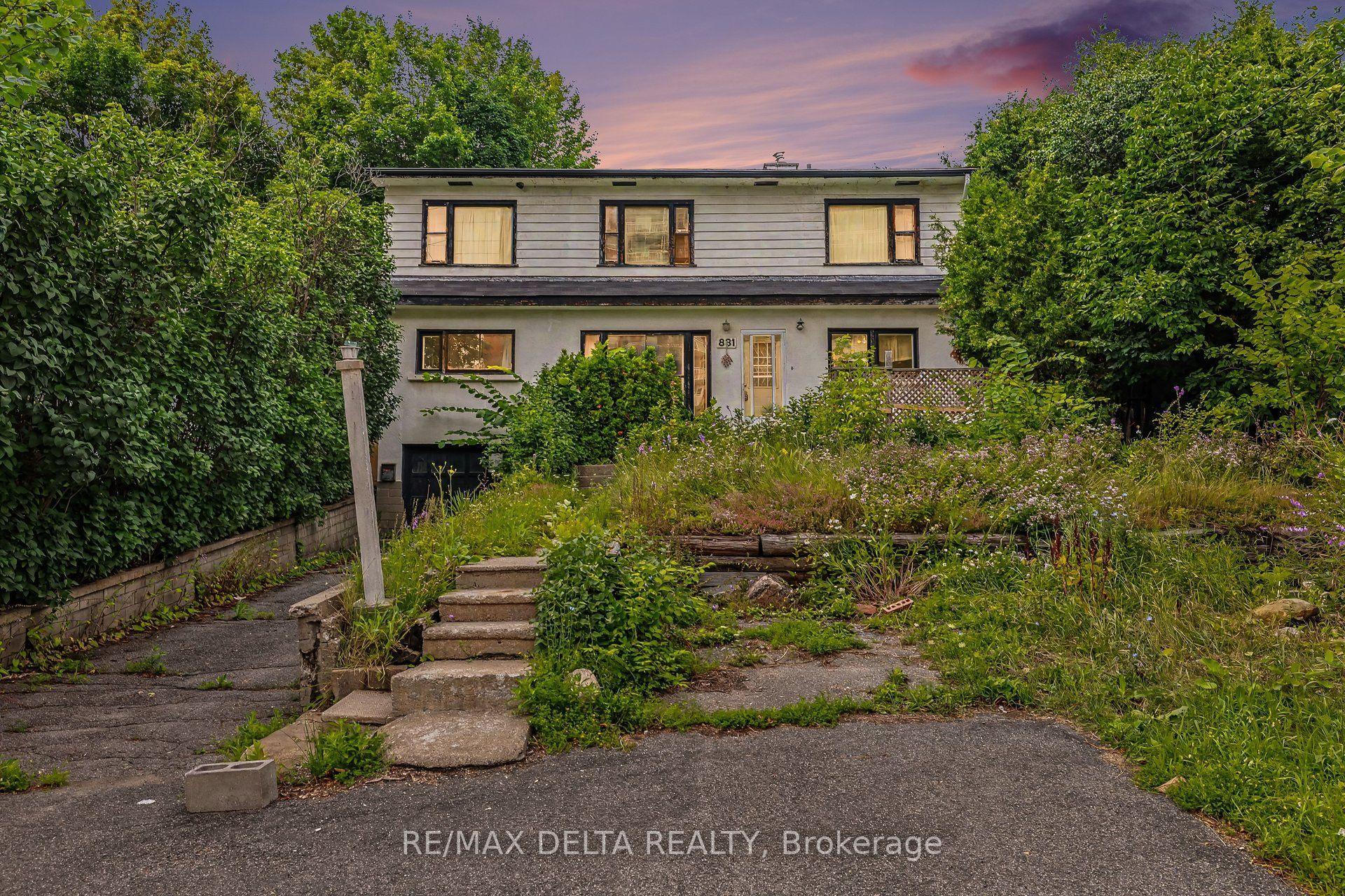 831 Montreal Road, Manor Park - Cardinal Glen and Area — Multiplex for sale, photo 1