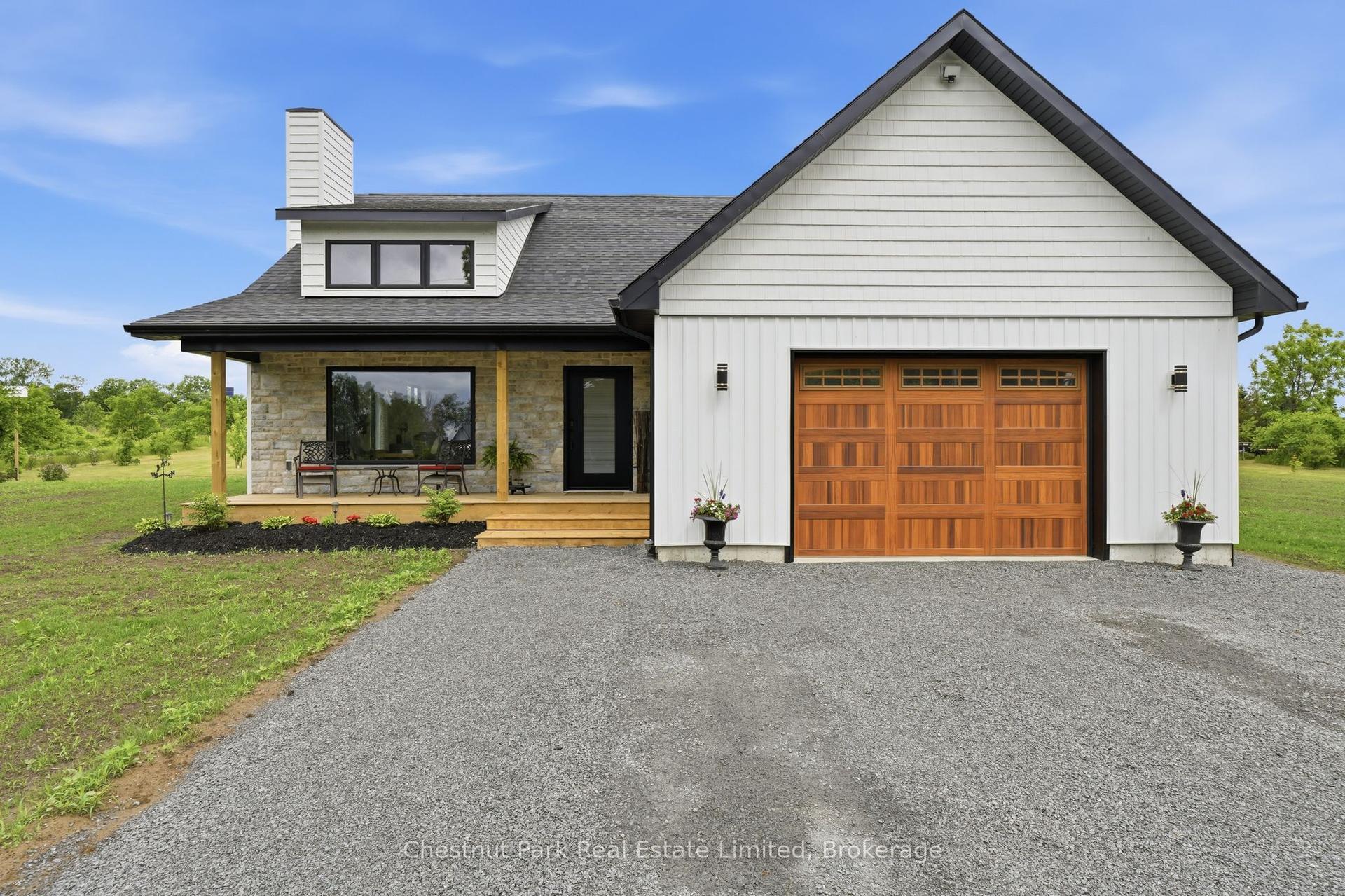 14 Captains Drive, Prince Edward County — Detached for sale, photo 1