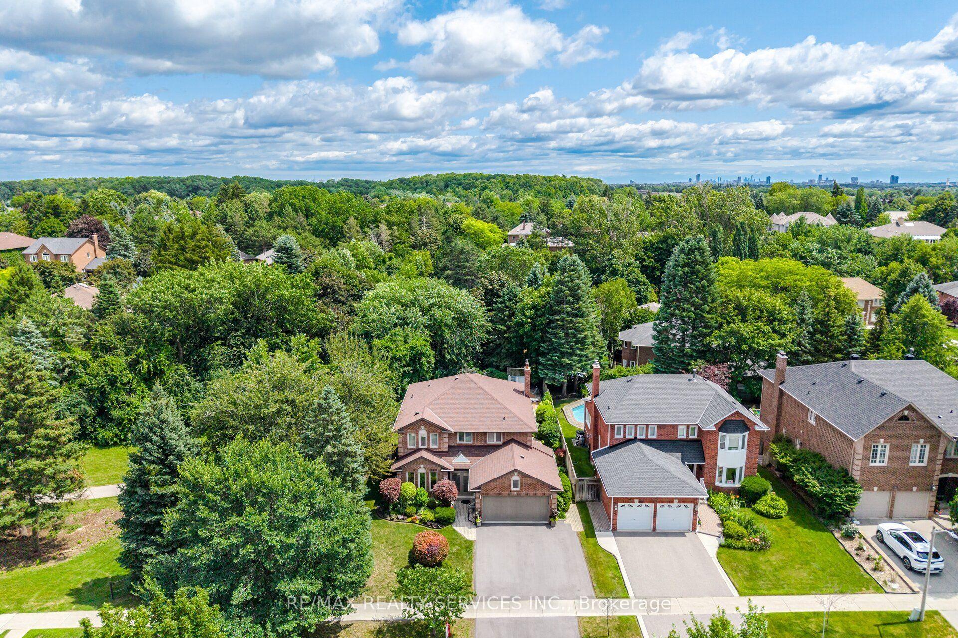 29 Christie Drive, Brampton — Detached for sale, photo 1