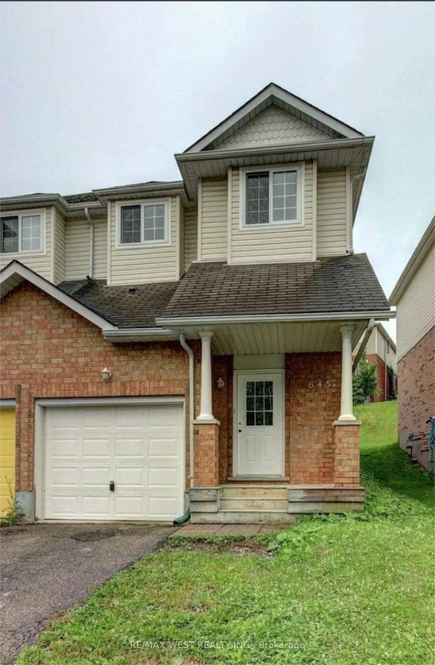 645B Basswood Street, Waterloo — Semi-Detached for lease, photo 1