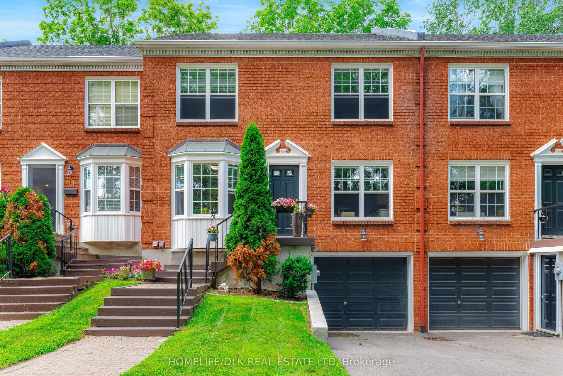 18 Country Club Place, Brockville — Condo Town for sale, photo 1